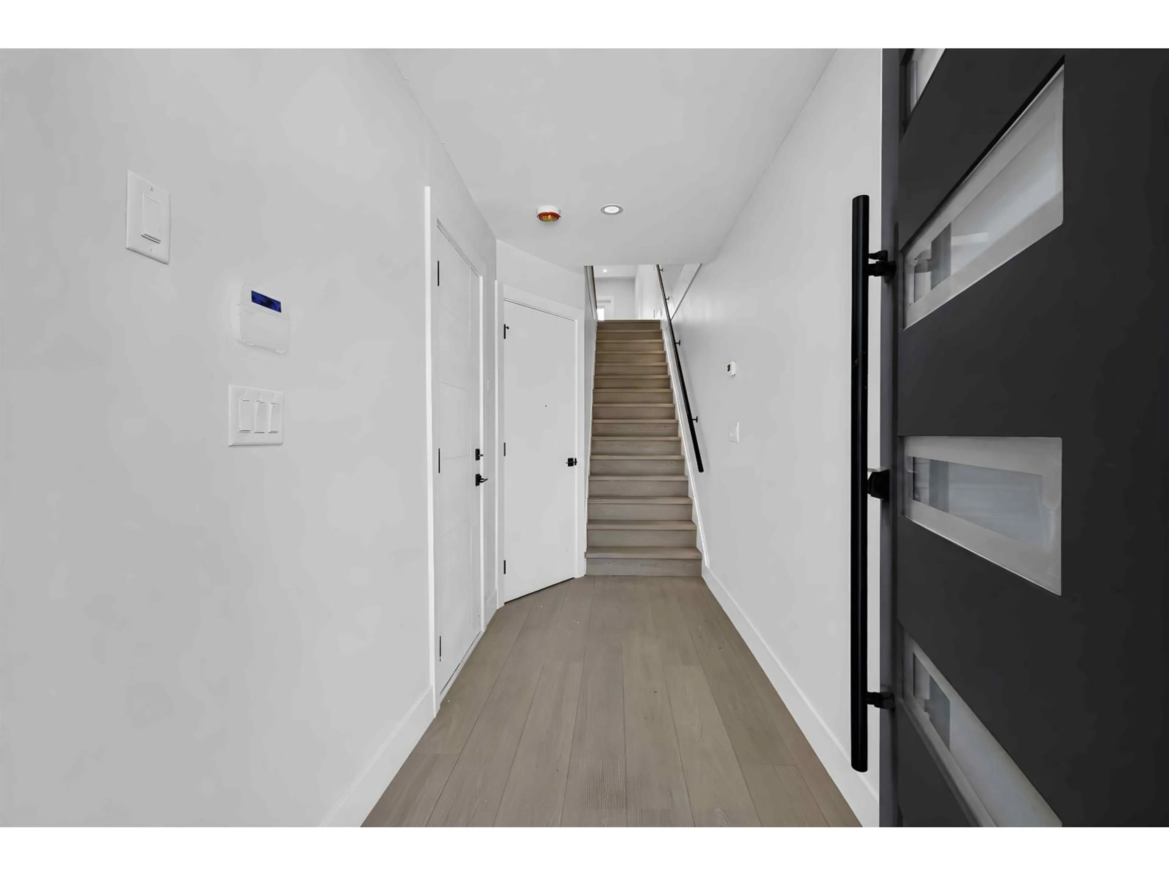 Indoor foyer for 102 - 5737 172 STREET, Surrey British Columbia V3S3Z4