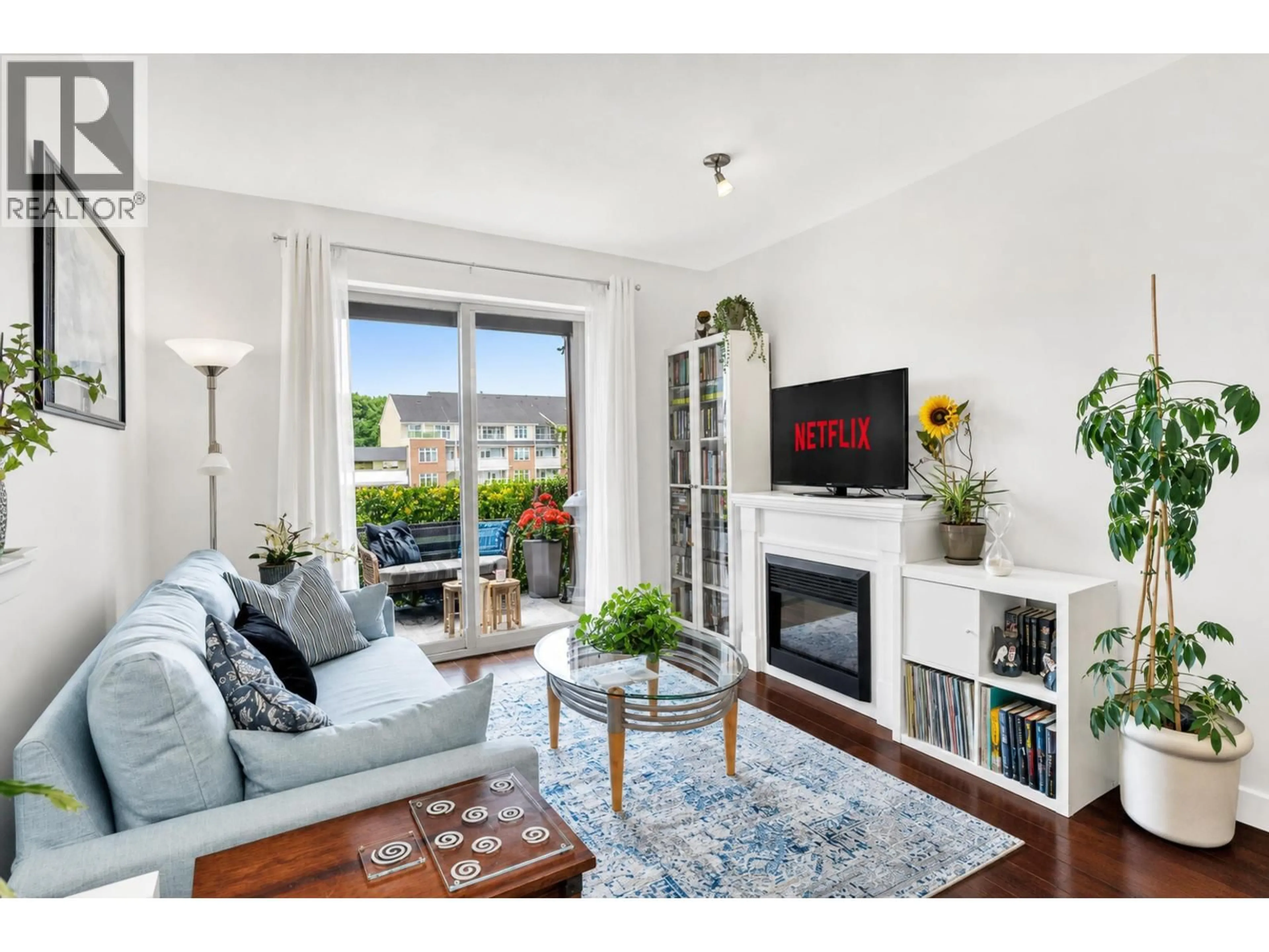Living room with furniture, wood/laminate floor for 310 - 2336 WHYTE AVENUE, Port Coquitlam British Columbia V3C0A7