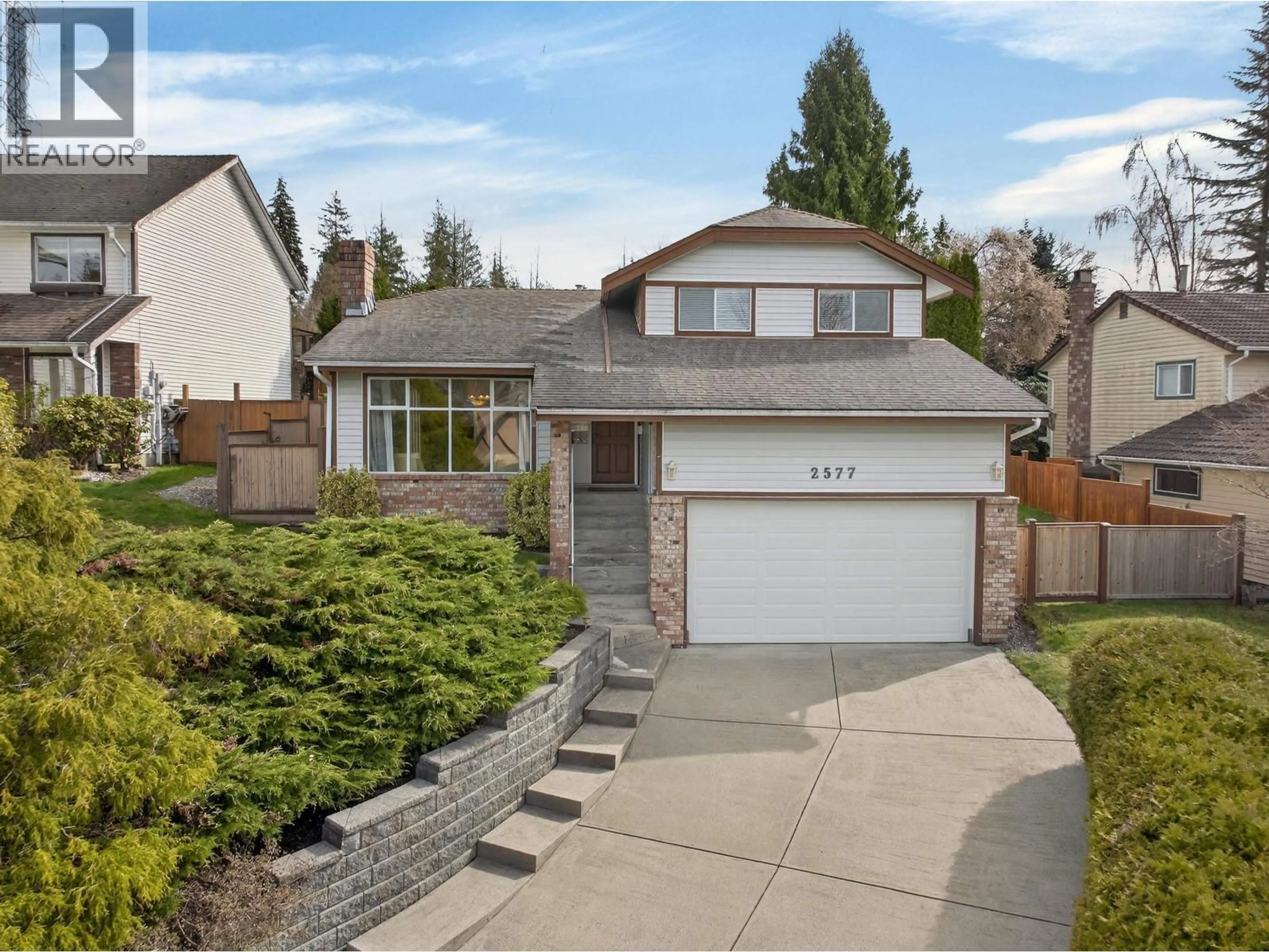 Home with vinyl exterior material, street for 2577 TRILLIUM PLACE, Coquitlam British Columbia V3E2H4