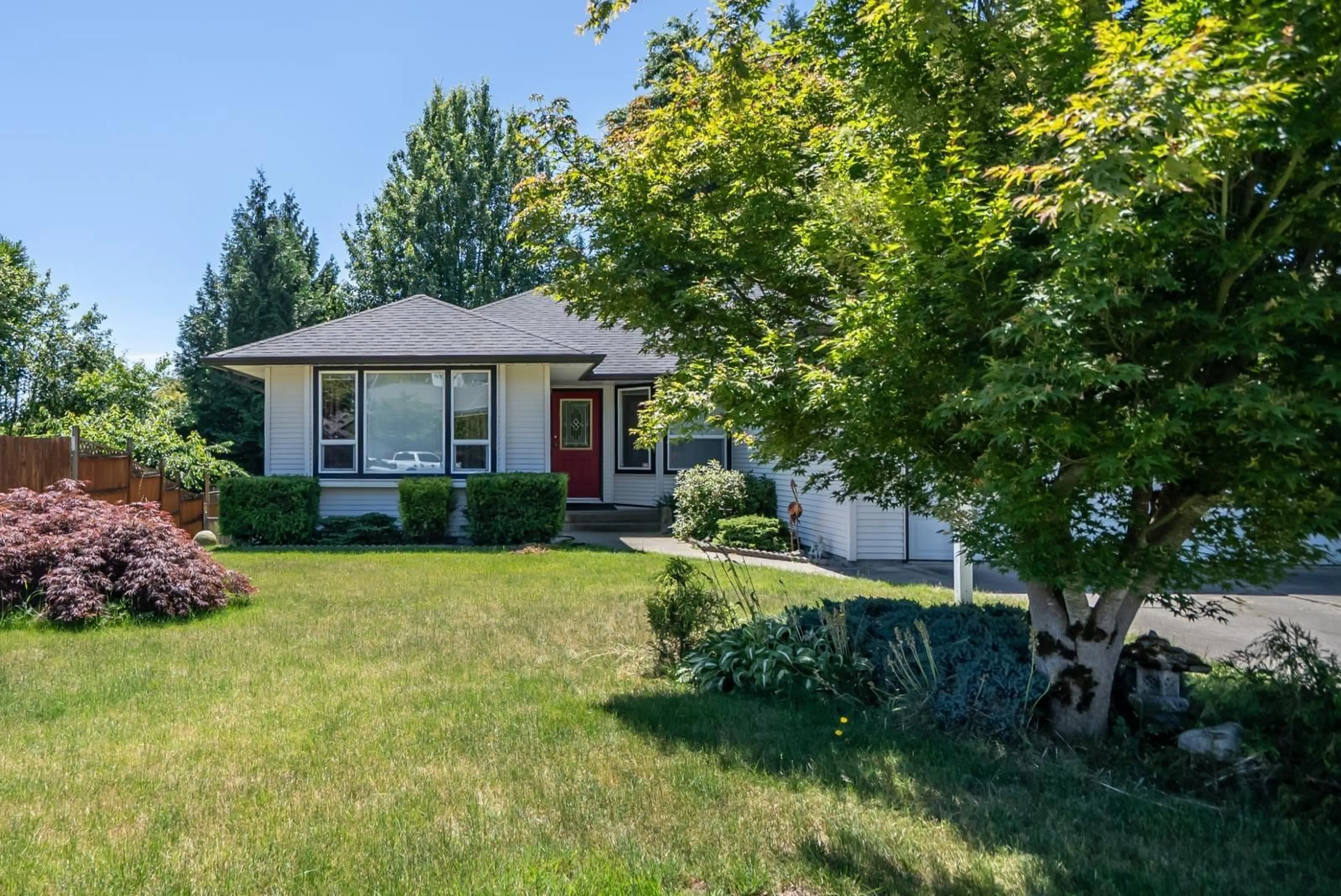 Home with vinyl exterior material, street for 8258 WHARTON PLACE, Mission British Columbia V2V7A4