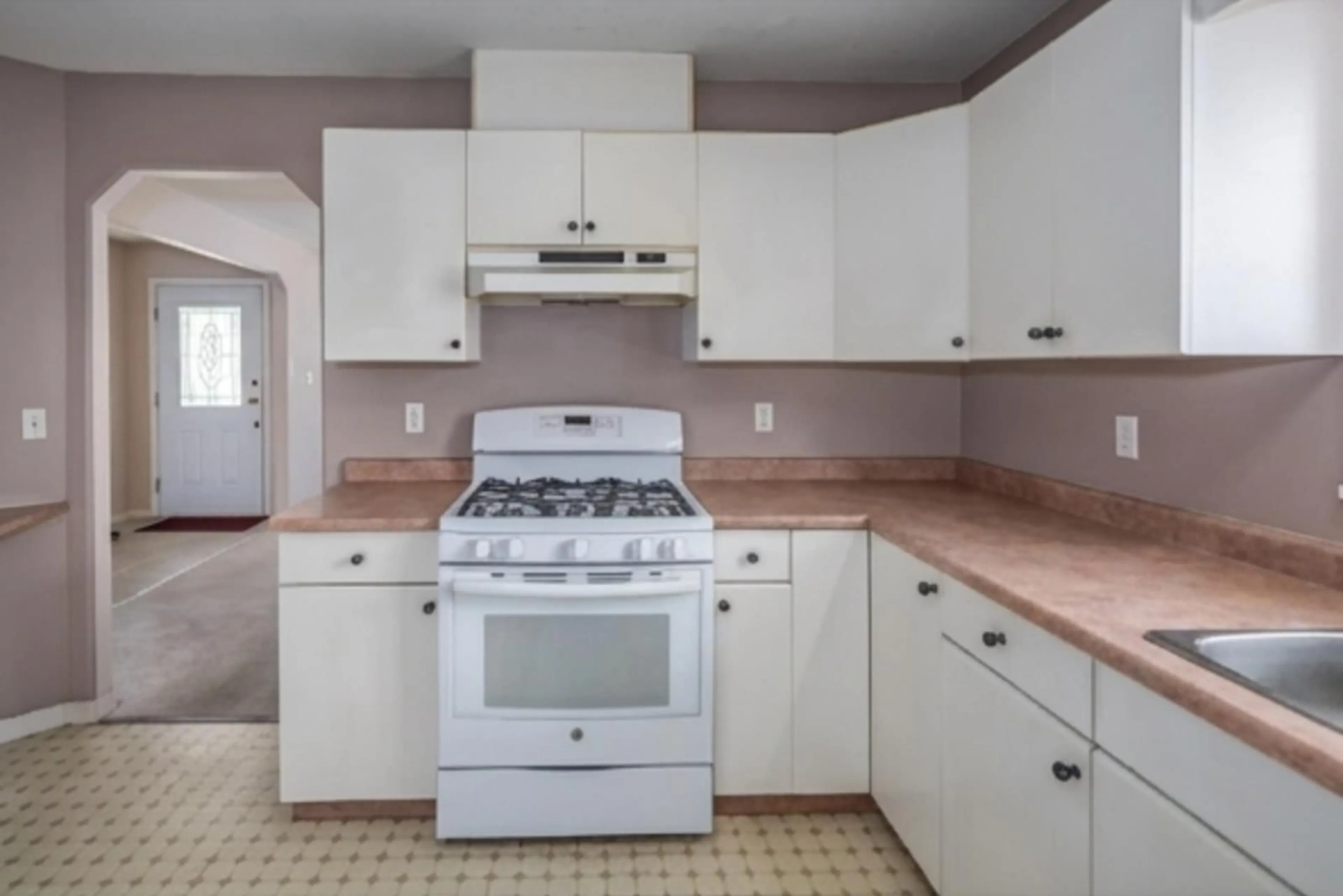 Standard kitchen, ceramic/tile floor for 8258 WHARTON PLACE, Mission British Columbia V2V7A4