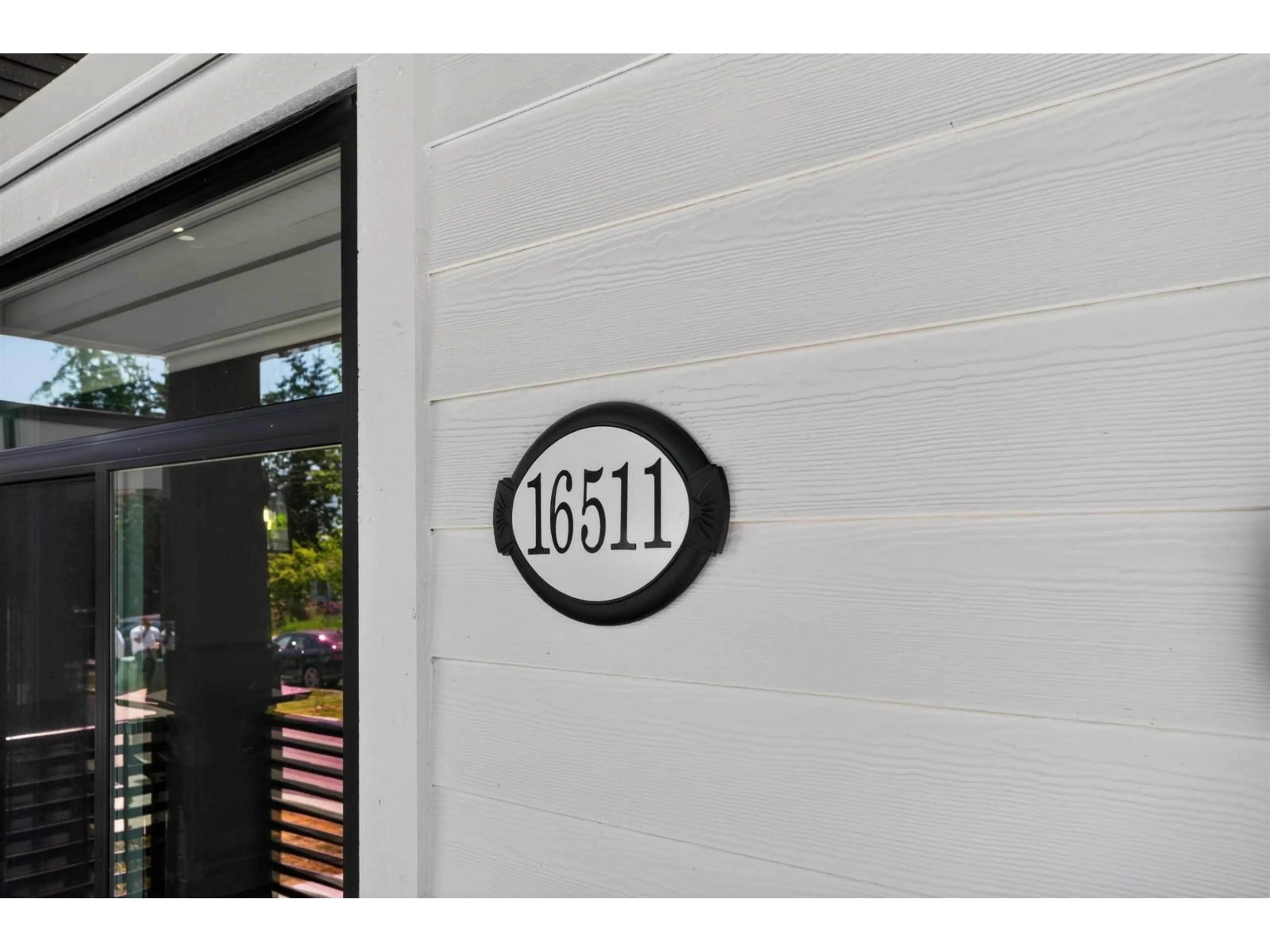 Indoor entryway for 16511 20 AVENUE, Surrey British Columbia V3Z9M9