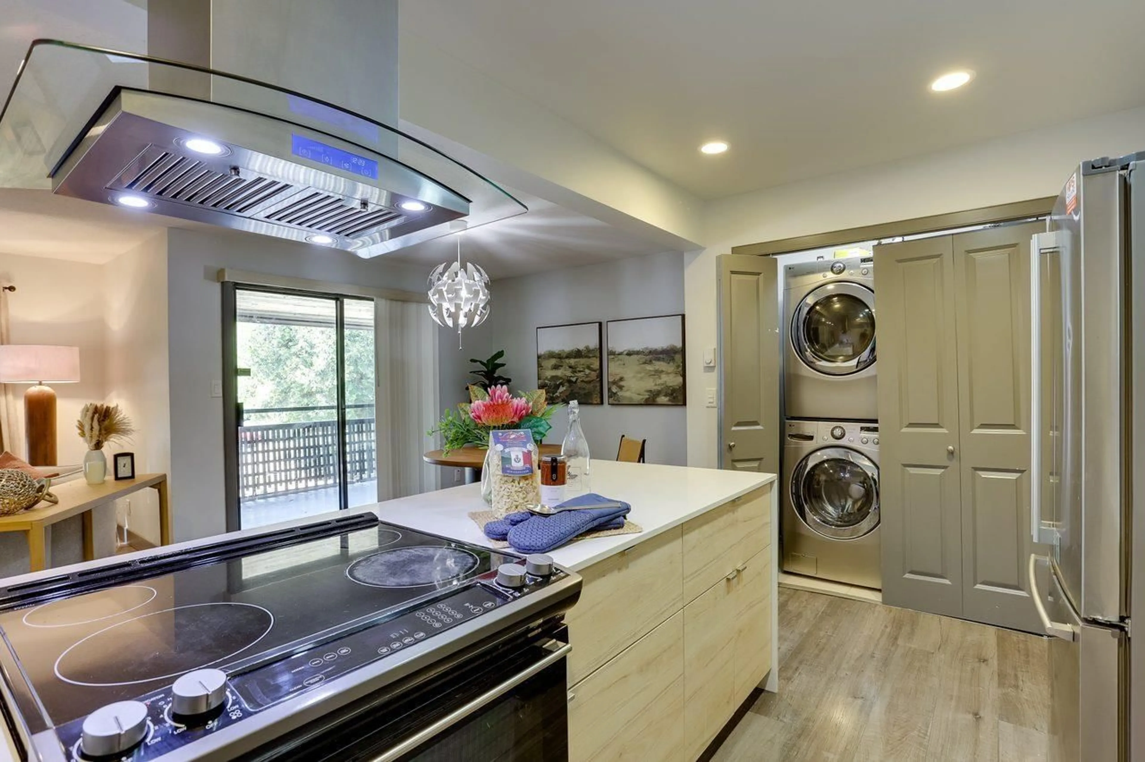 Kitchen with laundary machines, unknown for 10532 HOLLY PARK LANE, Surrey British Columbia V3R6X9