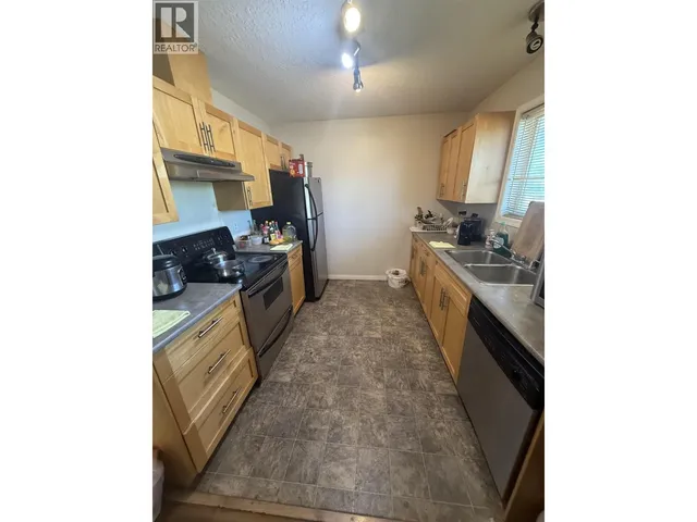 10203 98 AVENUE, Fort St. John 4
