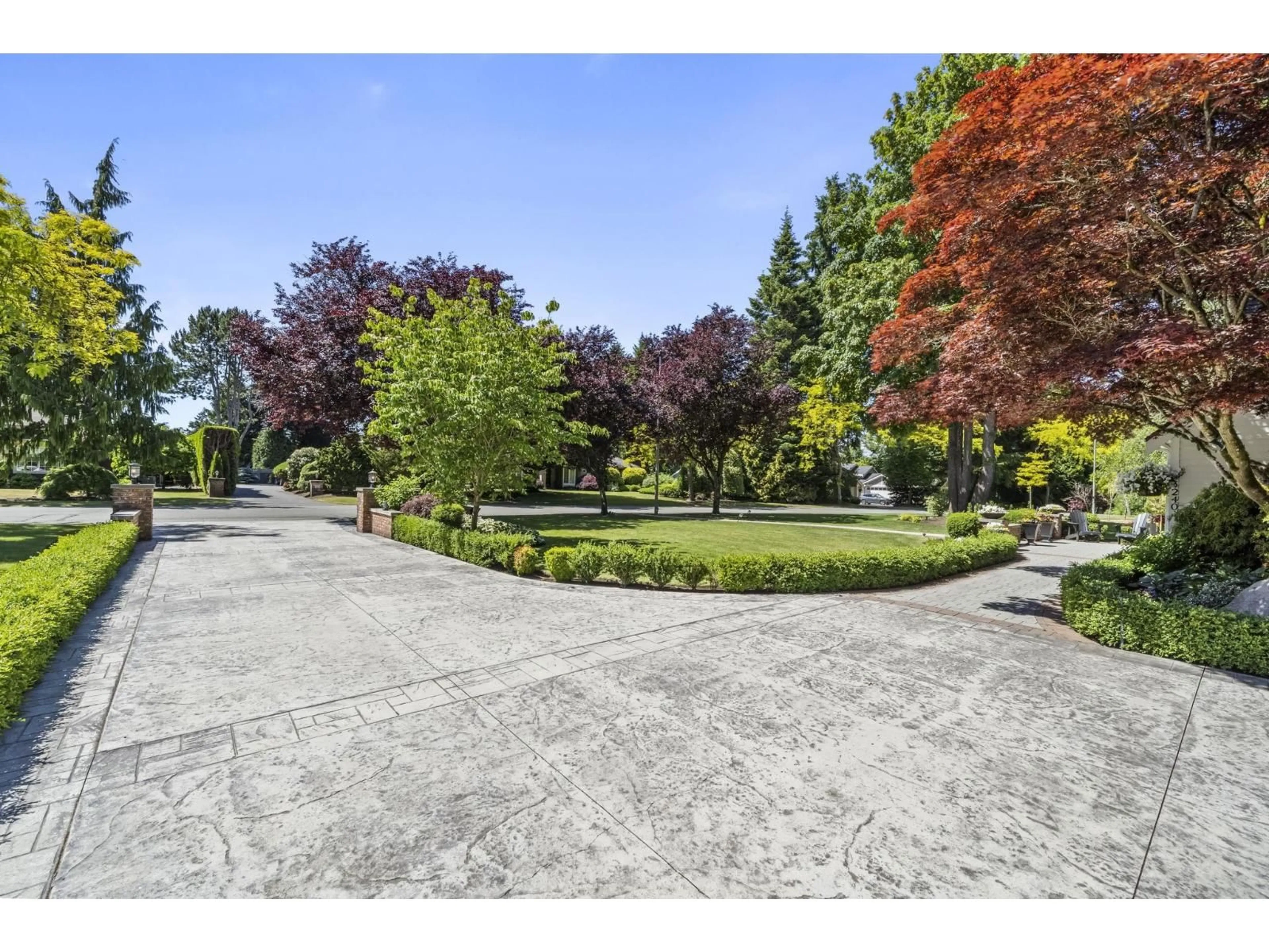 A pic from outside/outdoor area/front of a property/back of a property/a pic from drone, street for 3240 138A STREET, Surrey British Columbia V4P2B4