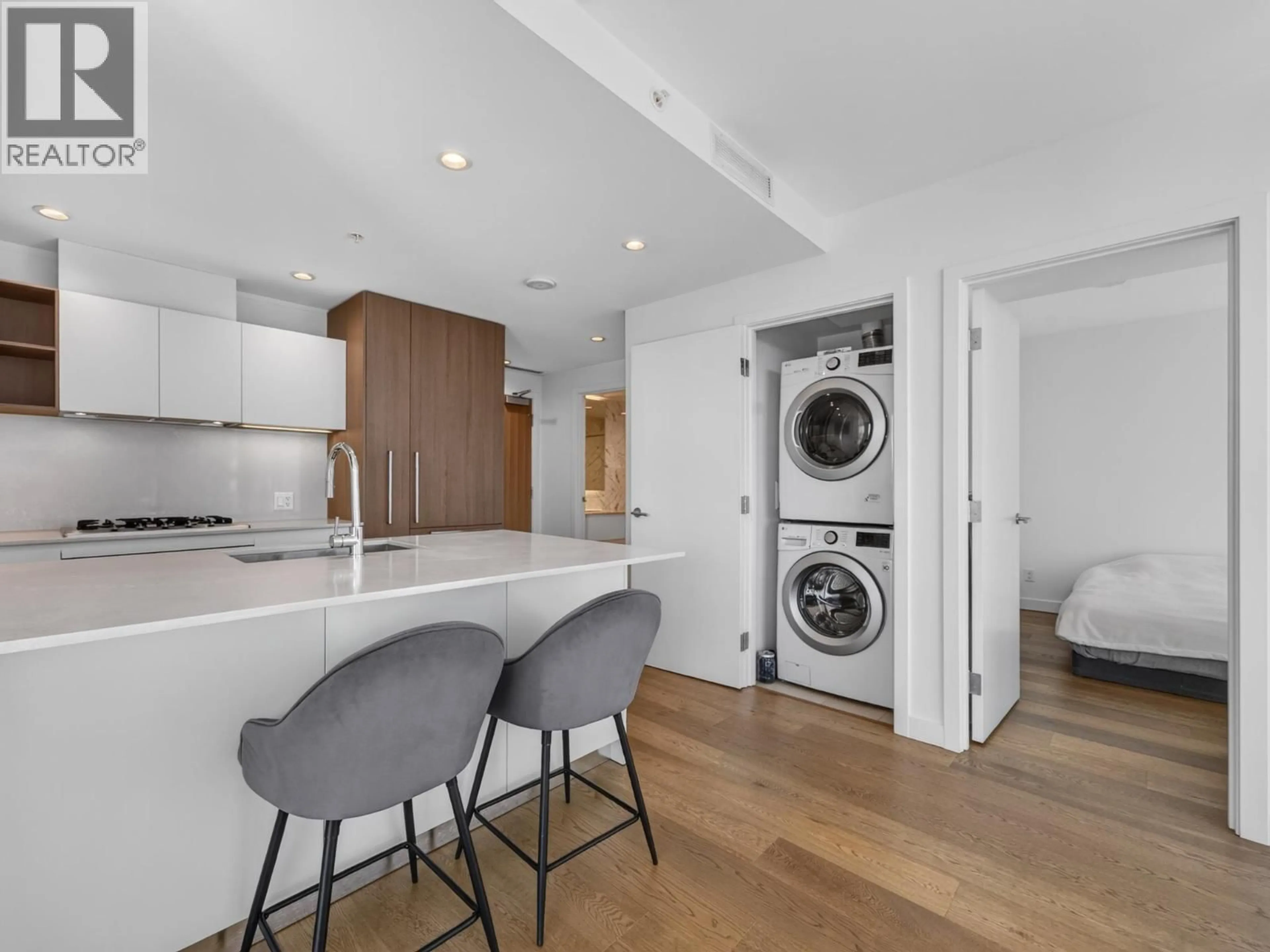 Kitchen with laundary machines, unknown for 2904 - 6000 MCKAY AVENUE, Burnaby British Columbia V5H0K2