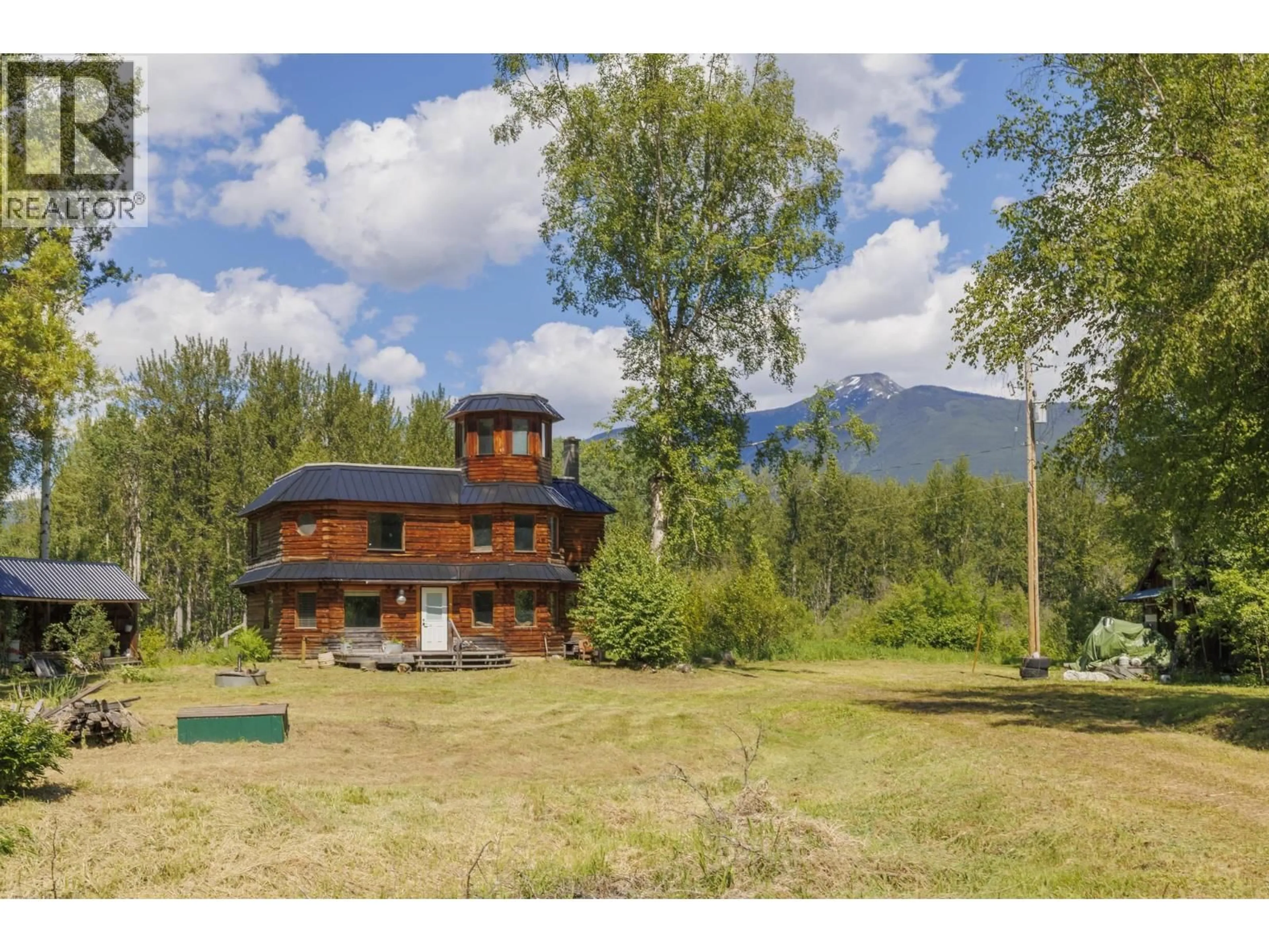 A pic from outside/outdoor area/front of a property/back of a property/a pic from drone, mountain view for 4600 EDDY ROAD, McBride British Columbia V0J2E0