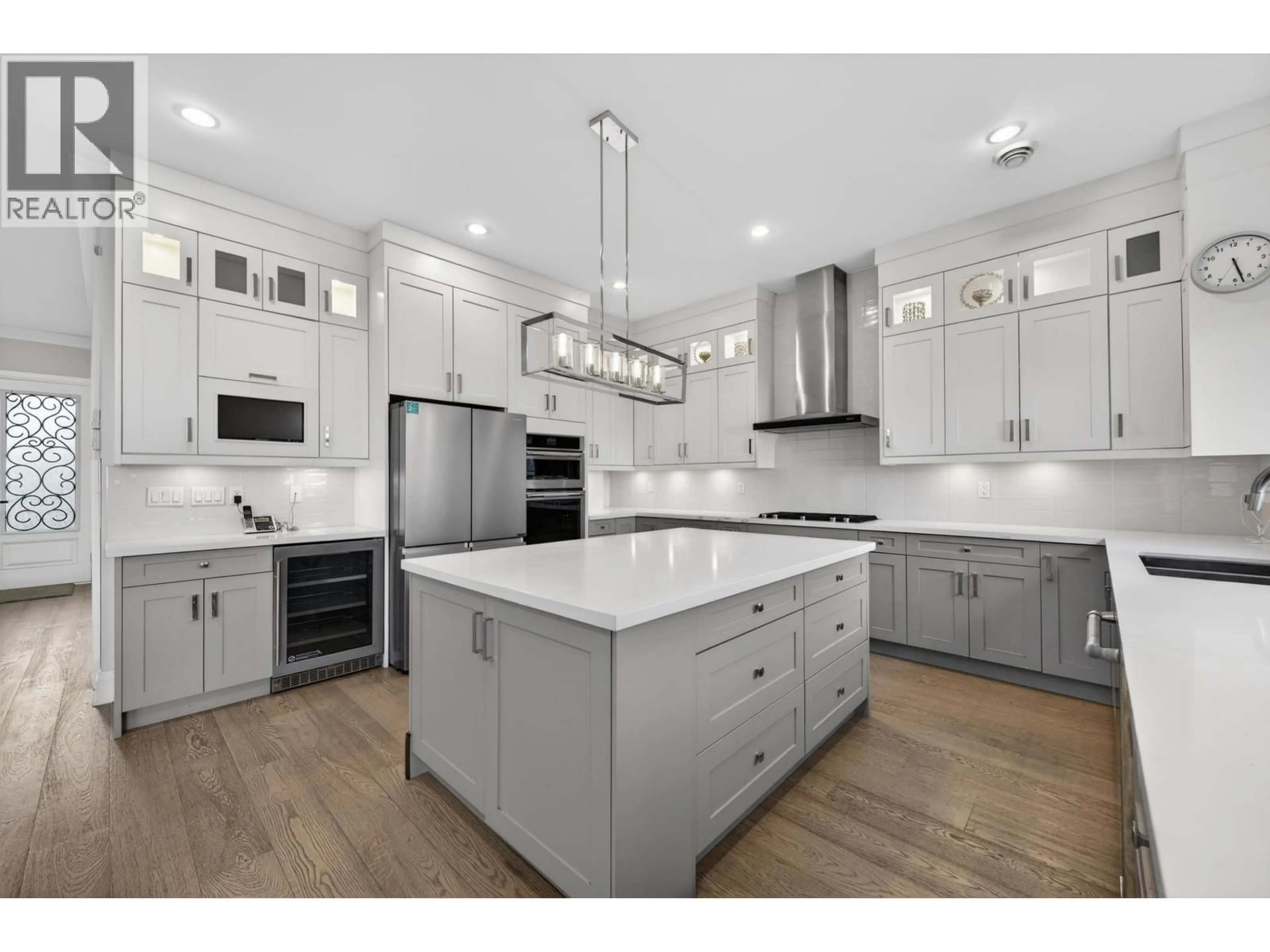 Open concept kitchen, unknown for 824 CHESTNUT STREET, New Westminster British Columbia V3L4N2