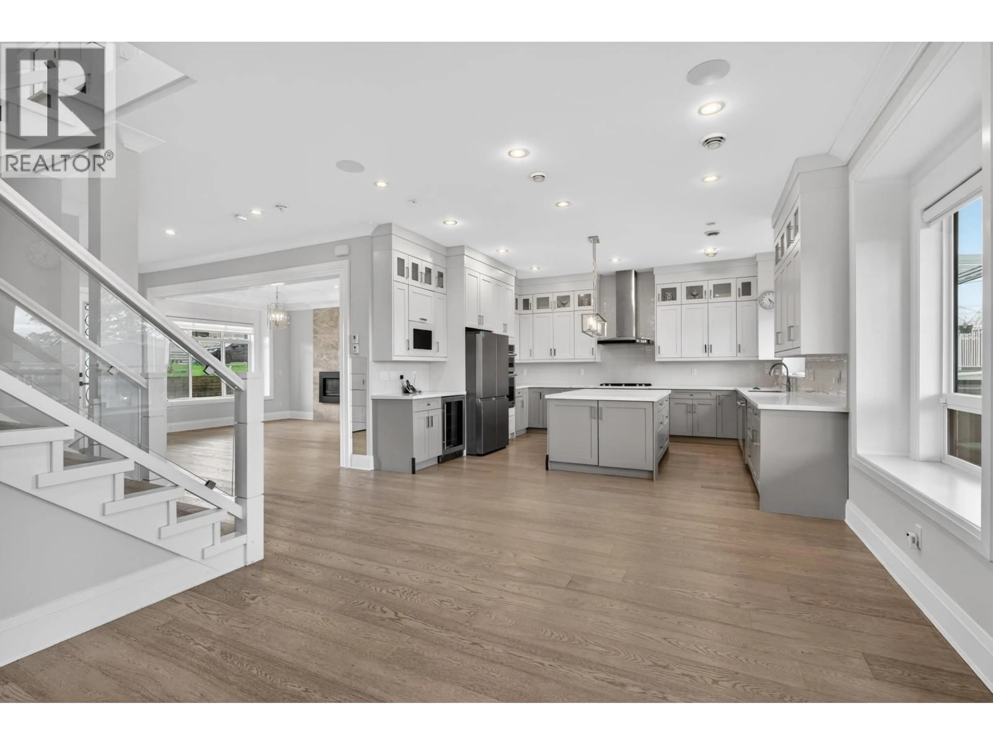 Open concept kitchen, unknown for 824 CHESTNUT STREET, New Westminster British Columbia V3L4N2