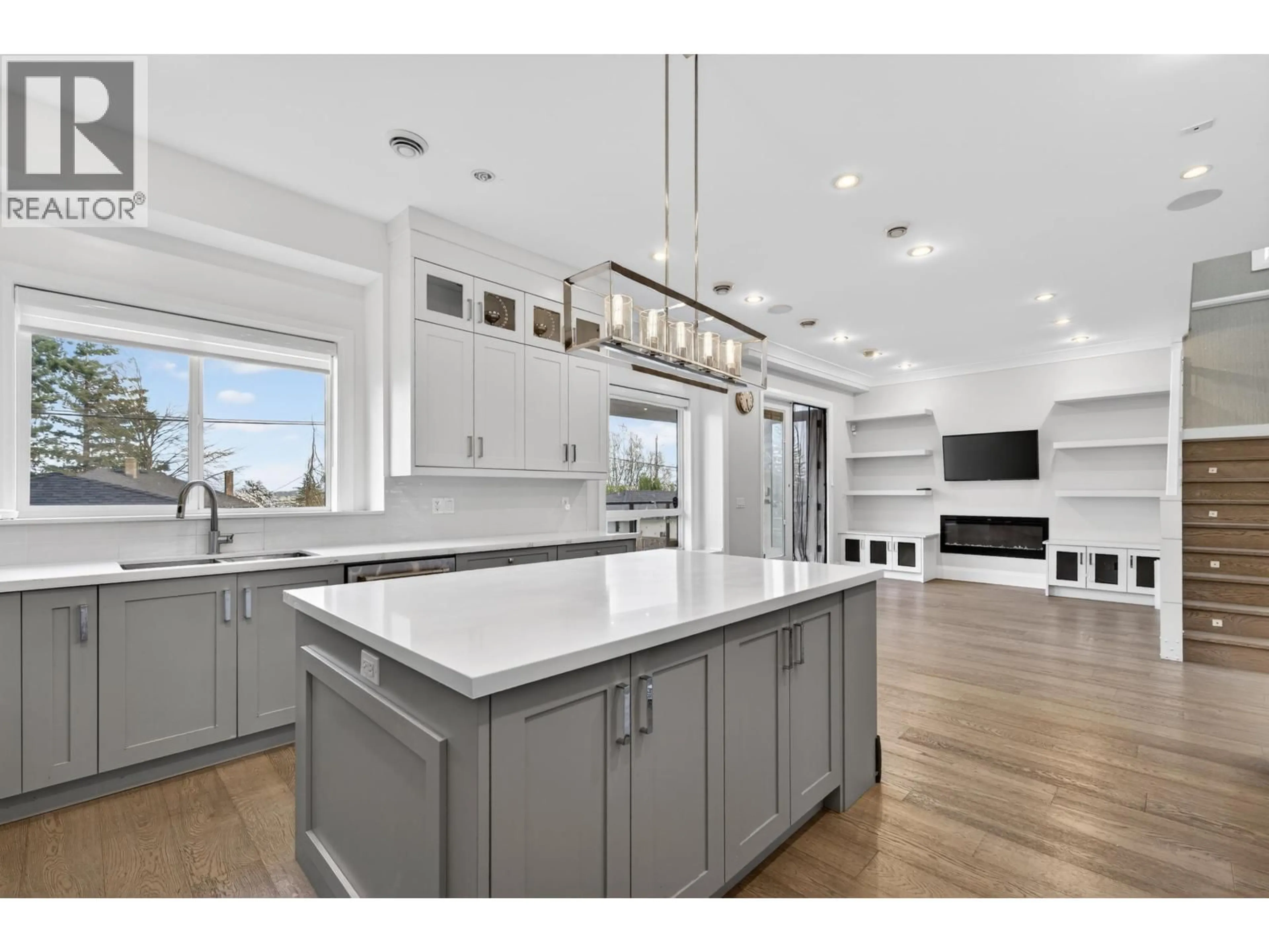 Open concept kitchen, unknown for 824 CHESTNUT STREET, New Westminster British Columbia V3L4N2