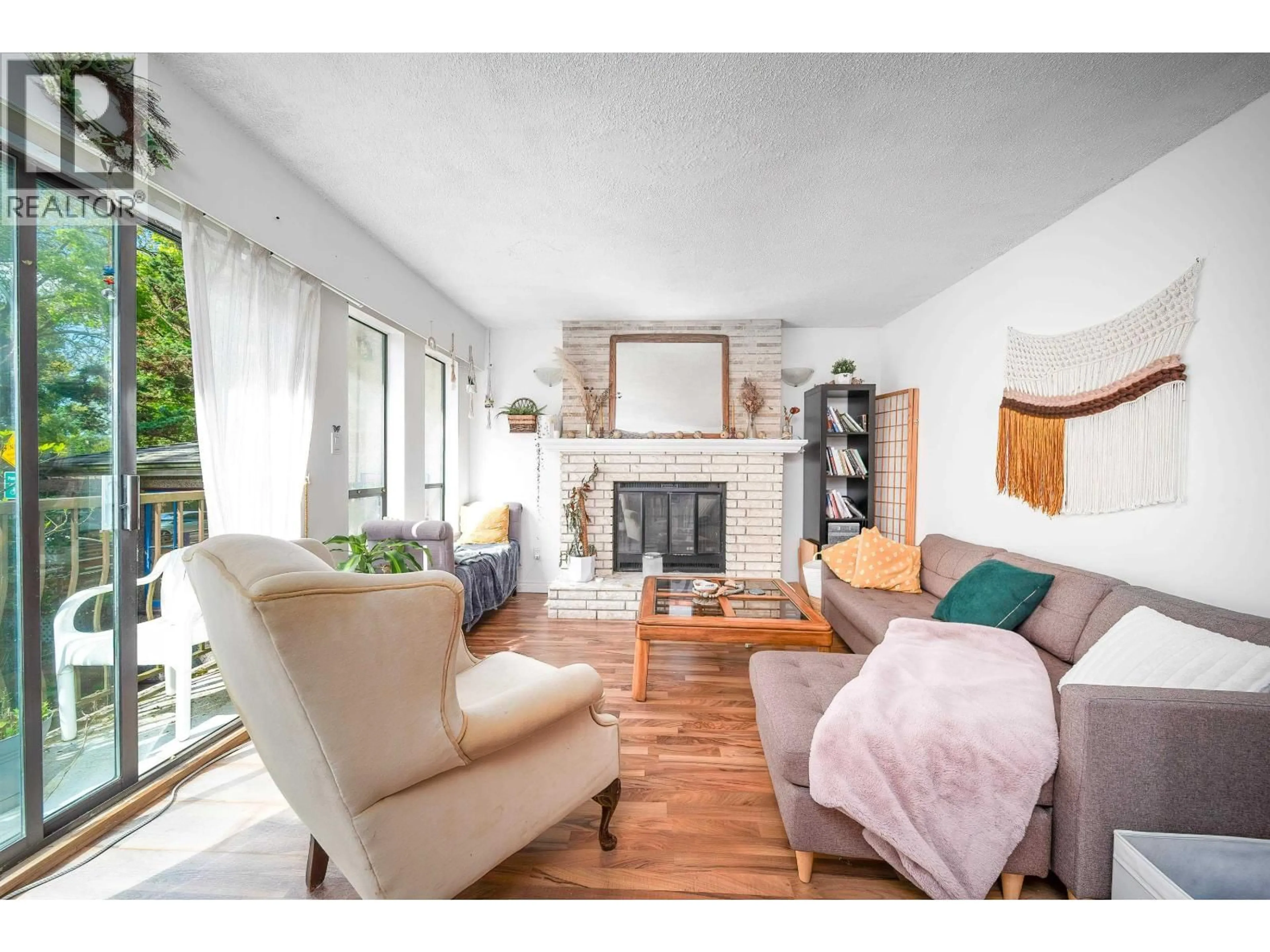 Living room with furniture, unknown for 2275 PANDORA STREET, Vancouver British Columbia V5L1N6