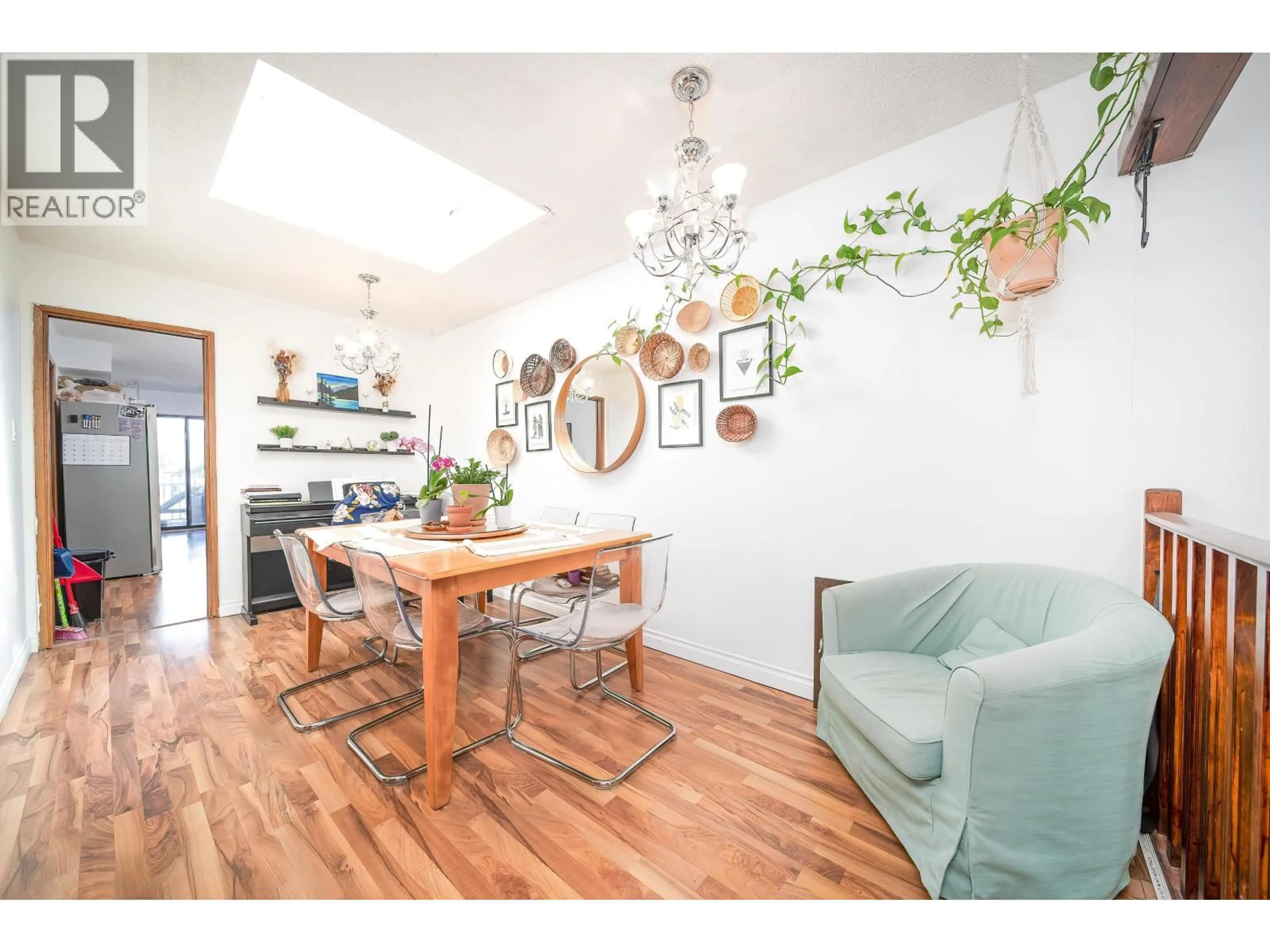Unknown for 2275 PANDORA STREET, Vancouver British Columbia V5L1N6