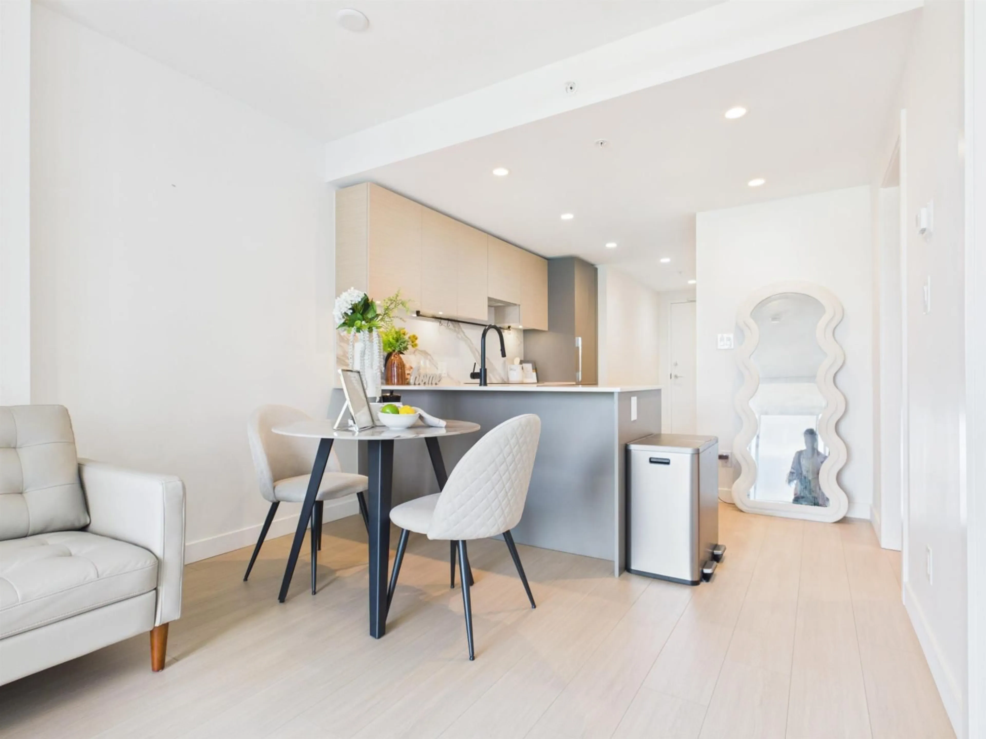 Open concept kitchen, ceramic/tile floor for 805 - 13745 GEORGE JUNCTION, Surrey British Columbia V3T0V8