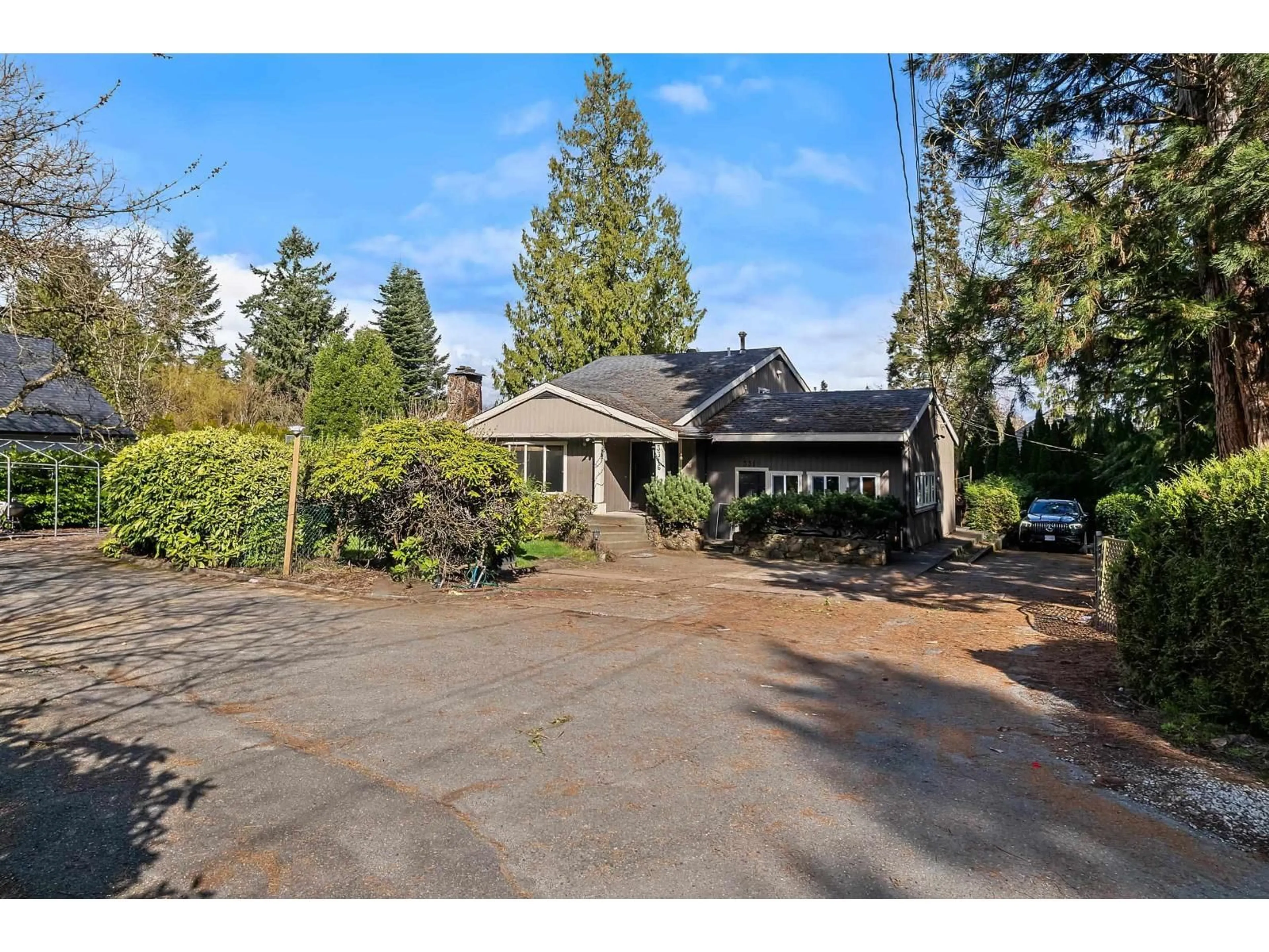 A pic from outside/outdoor area/front of a property/back of a property/a pic from drone, street for 3316 140 STREET, Surrey British Columbia V4P2A8