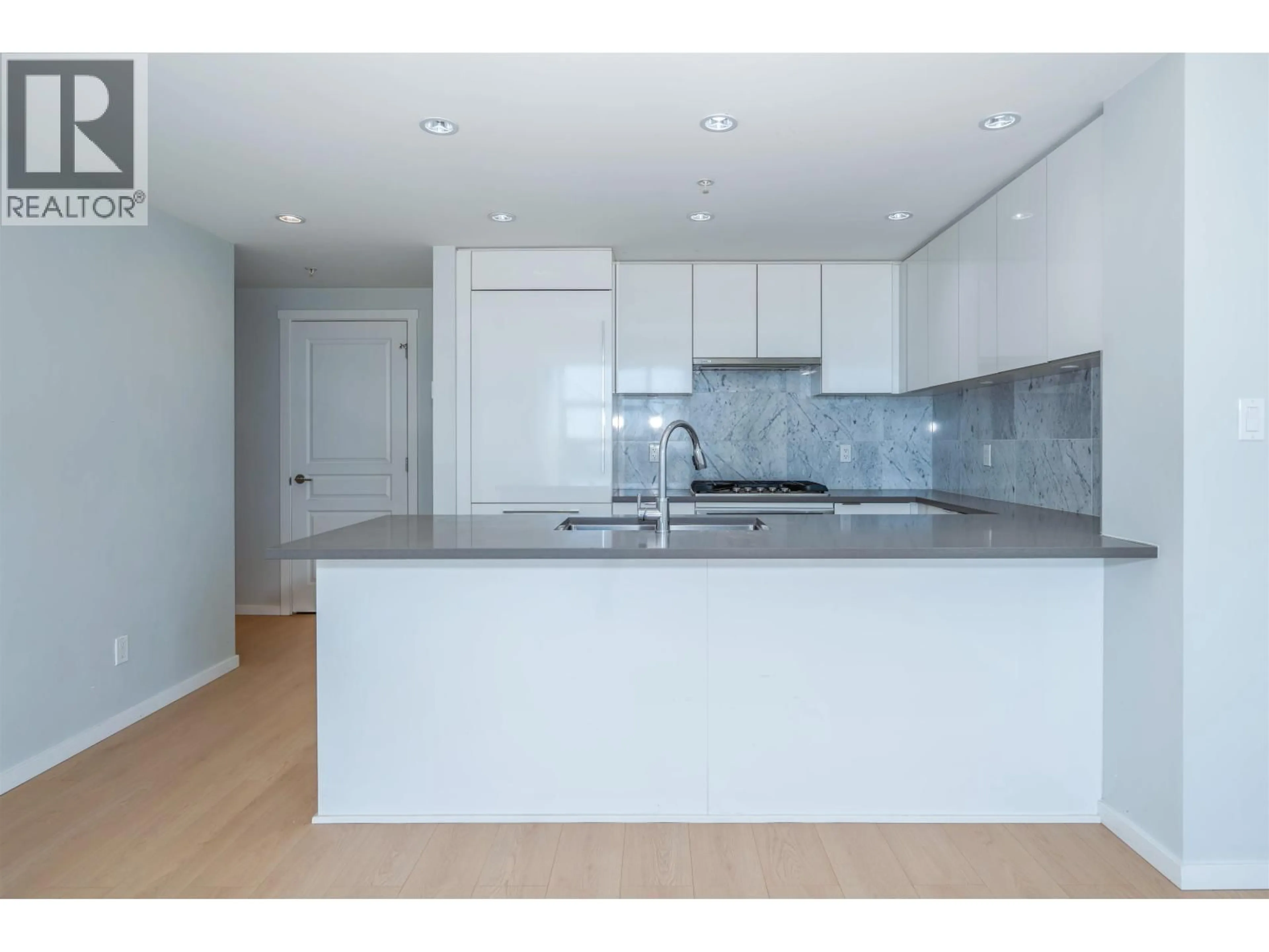 Unknown for 3603 - 5883 BARKER AVENUE, Burnaby British Columbia V5H2M8