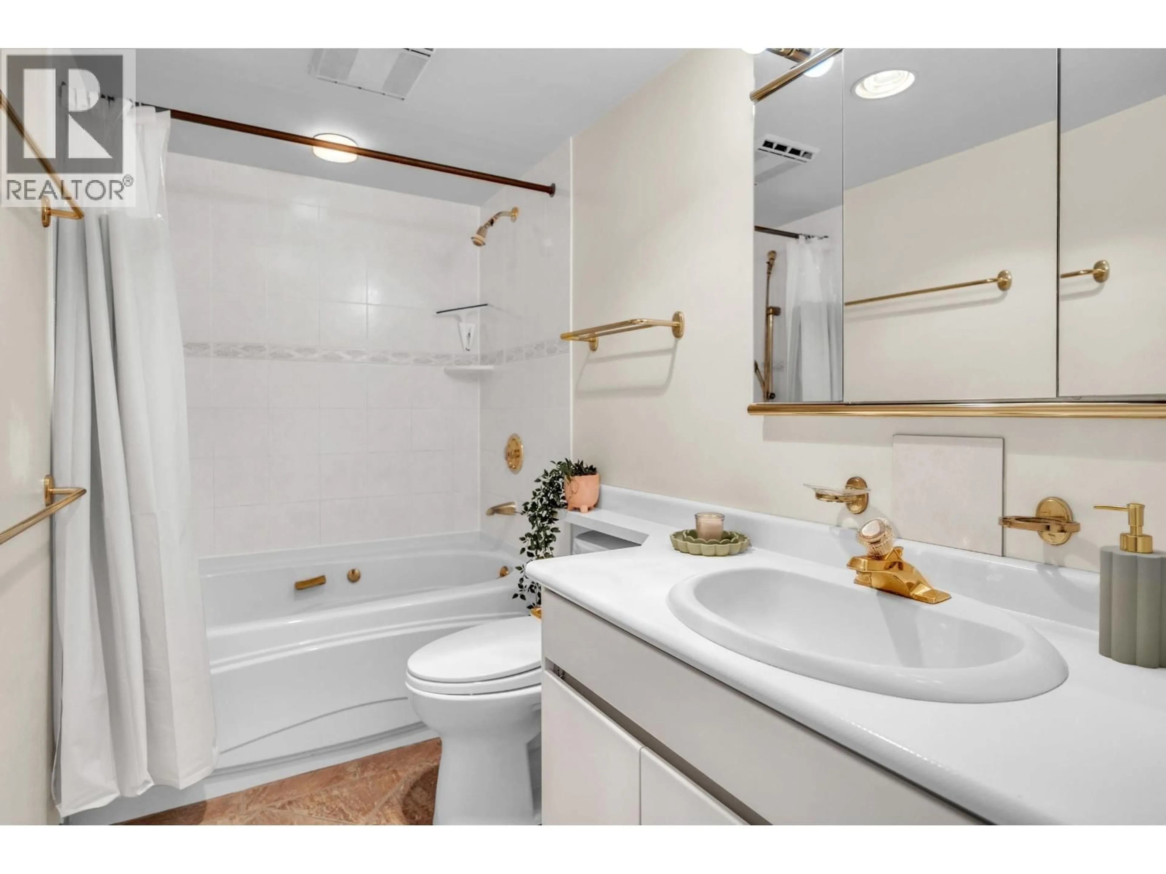 Standard bathroom, ceramic/tile floor for 401 - 1718 NELSON STREET, Vancouver British Columbia V6G1M8