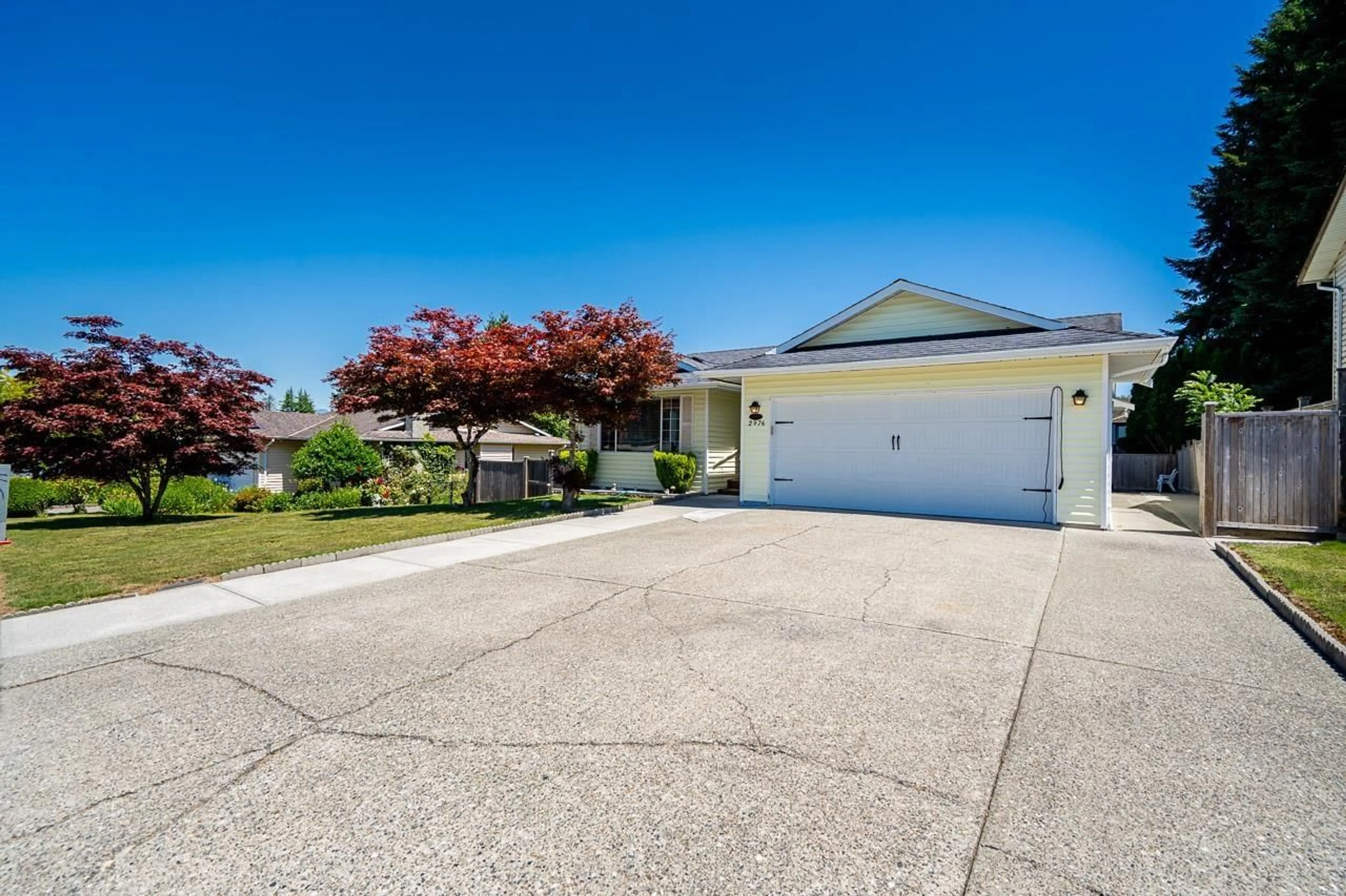 A pic from outside/outdoor area/front of a property/back of a property/a pic from drone, street for 2976 WILLBAND STREET, Abbotsford British Columbia V2S5V7