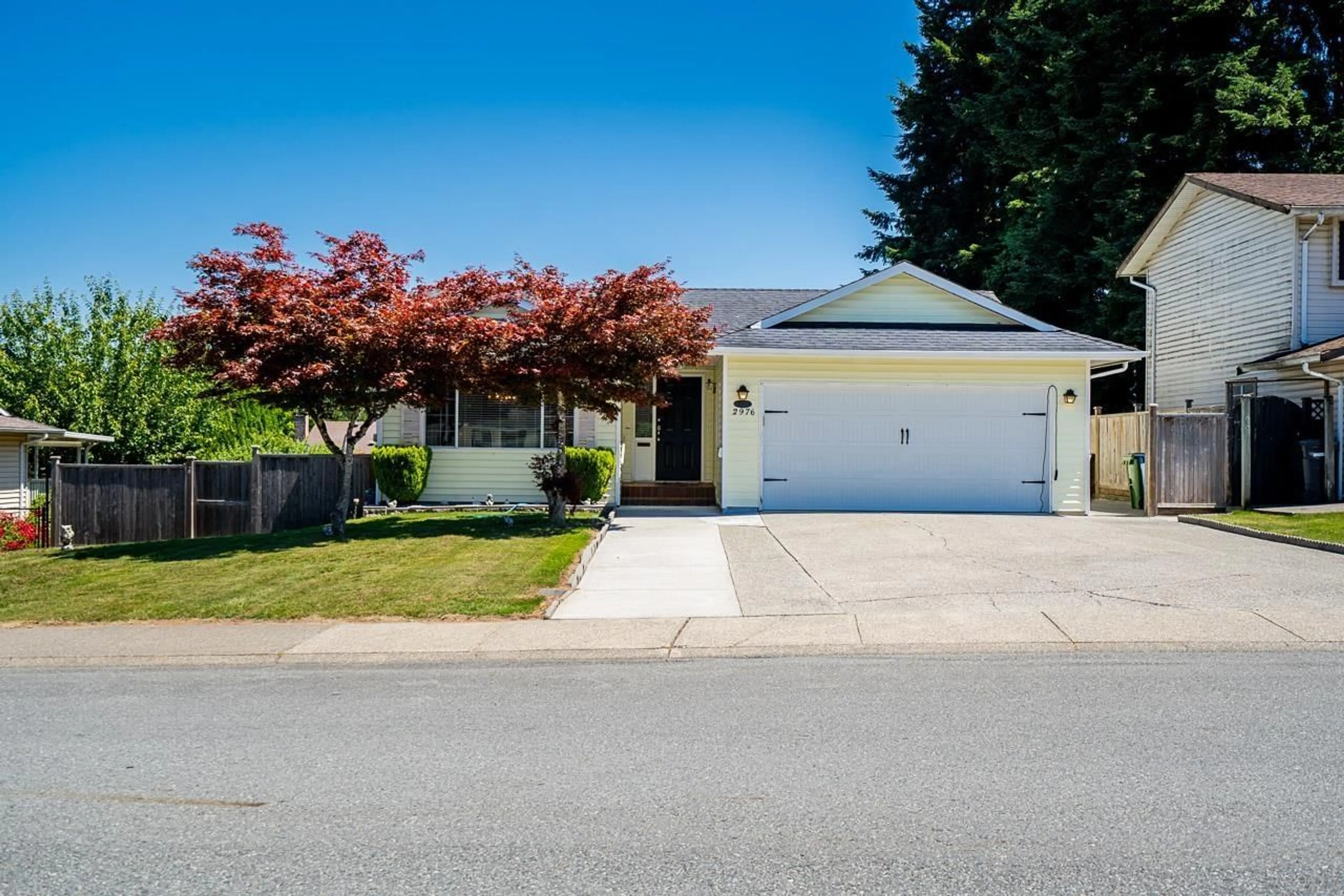 Home with vinyl exterior material, street for 2976 WILLBAND STREET, Abbotsford British Columbia V2S5V7
