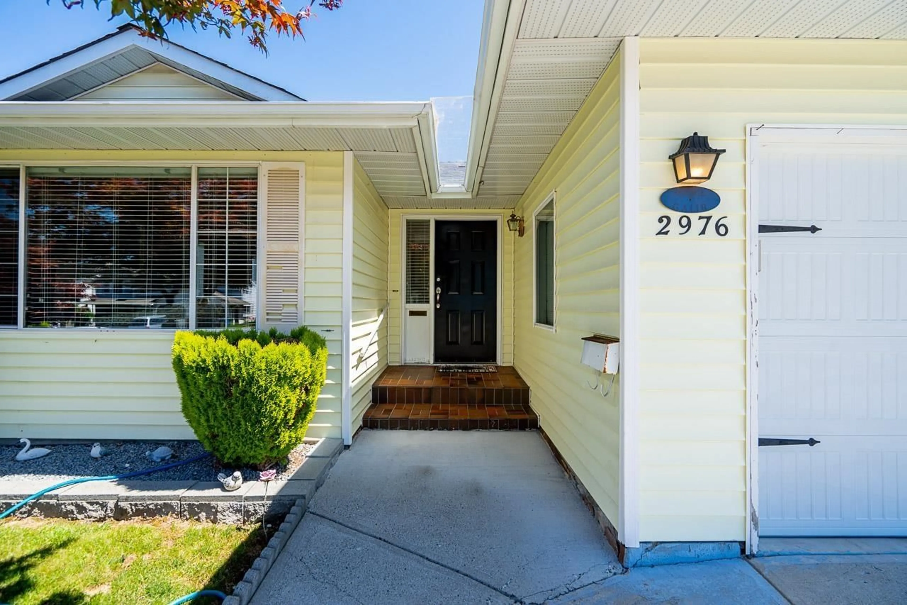 Home with vinyl exterior material, street for 2976 WILLBAND STREET, Abbotsford British Columbia V2S5V7