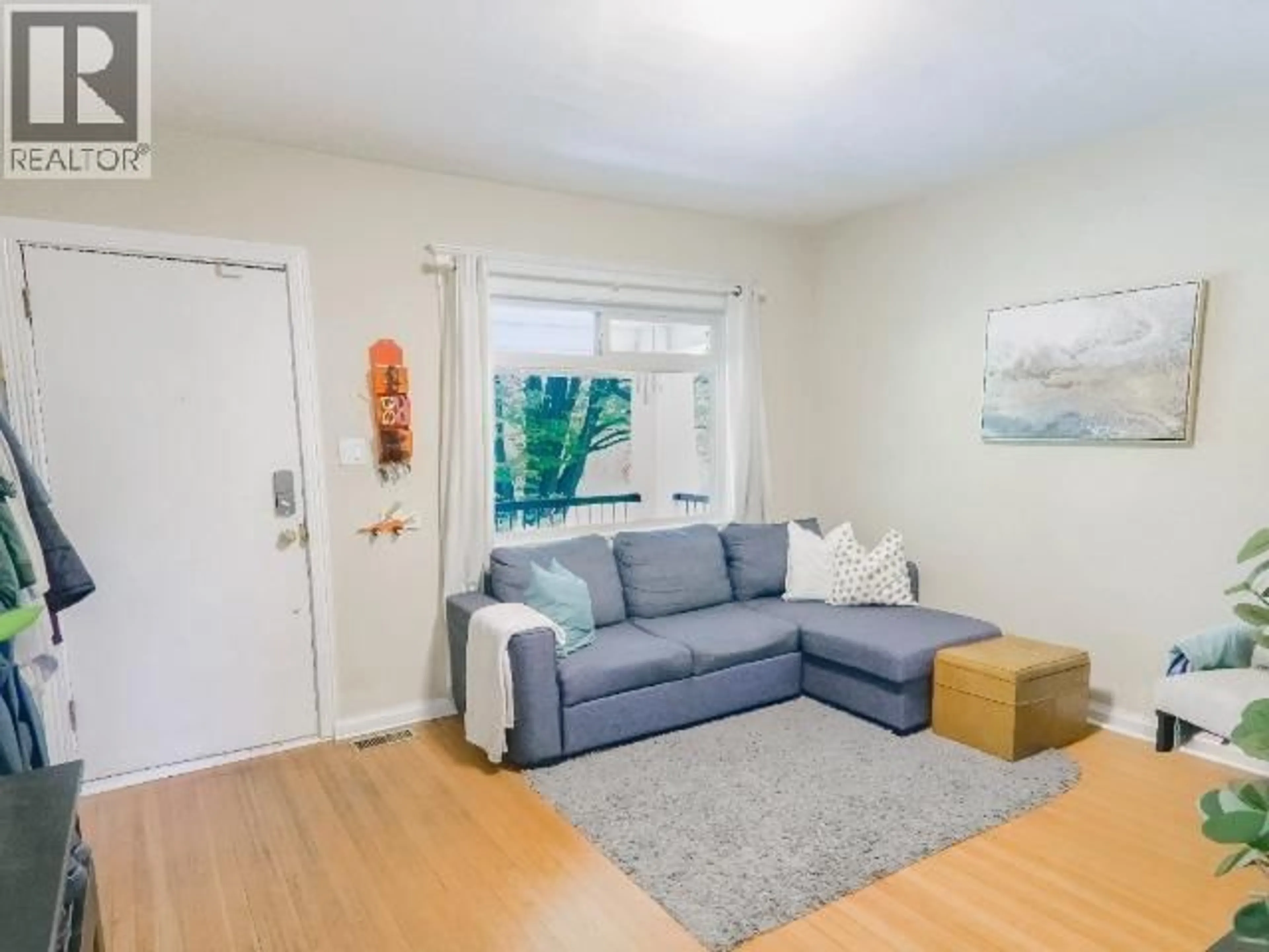 Living room with furniture, wood/laminate floor for 550 CASSIAR STREET, Vancouver British Columbia V5K4M9