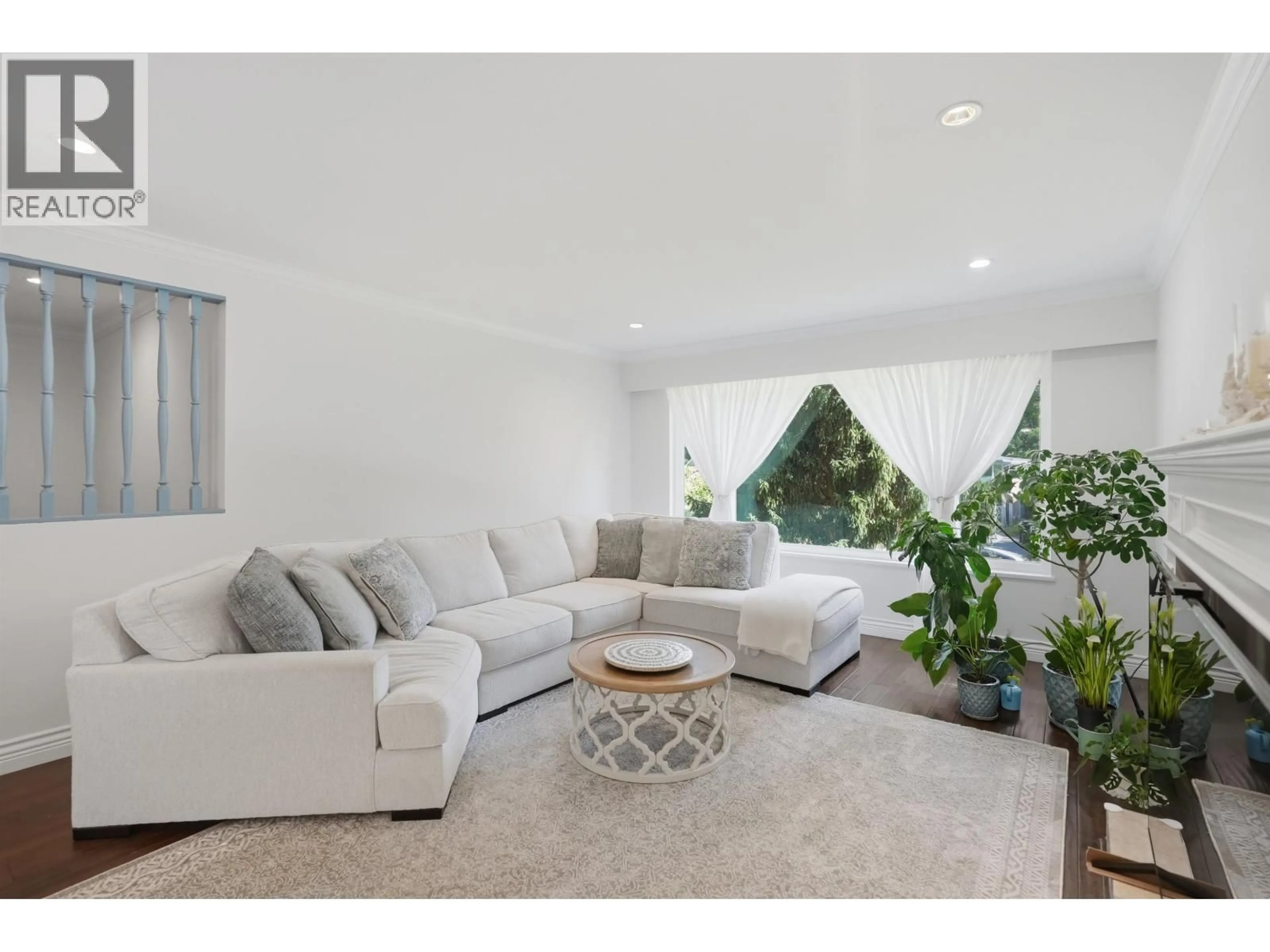 Living room with furniture, unknown for 3693 REGENT AVENUE, North Vancouver British Columbia V7N2C3