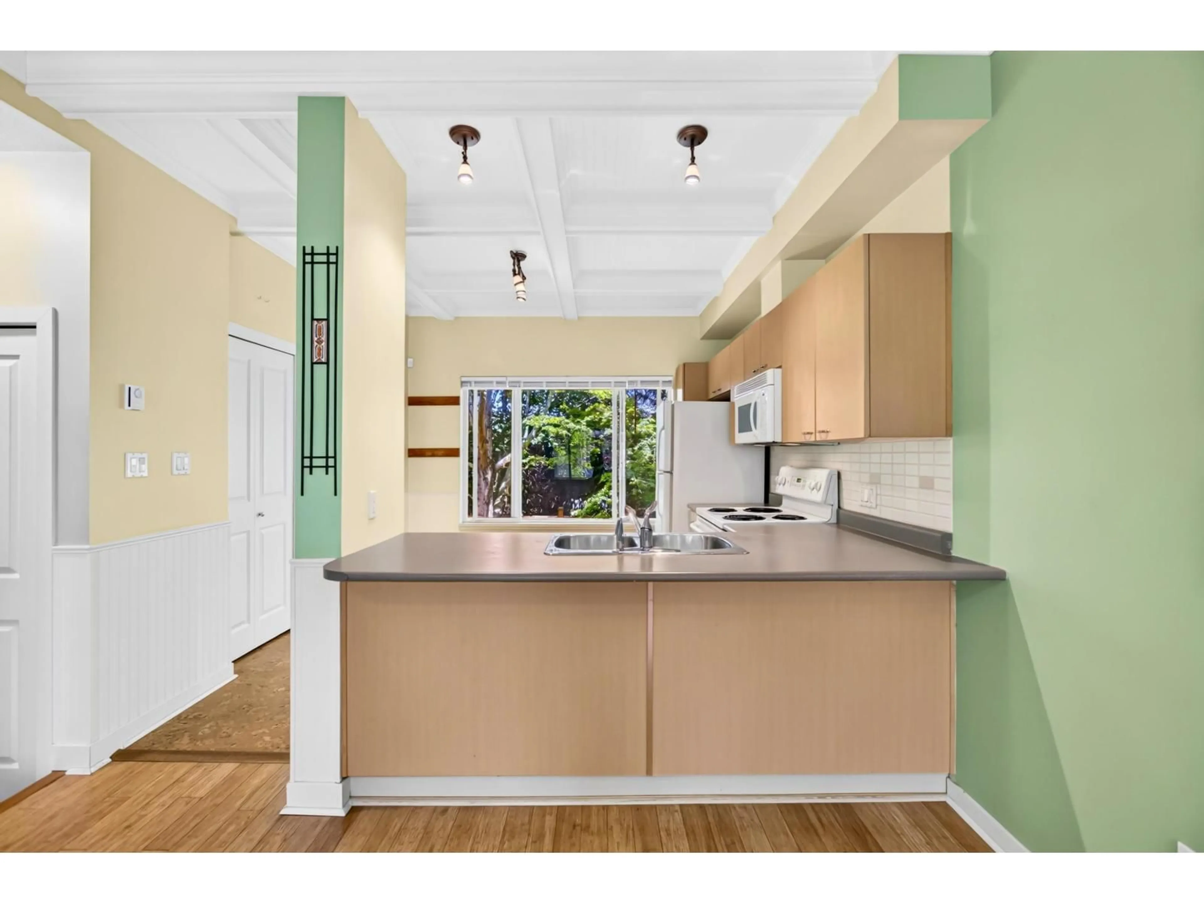 Standard kitchen, unknown for 26 - 18701 66 AVENUE, Surrey British Columbia V3S4P3