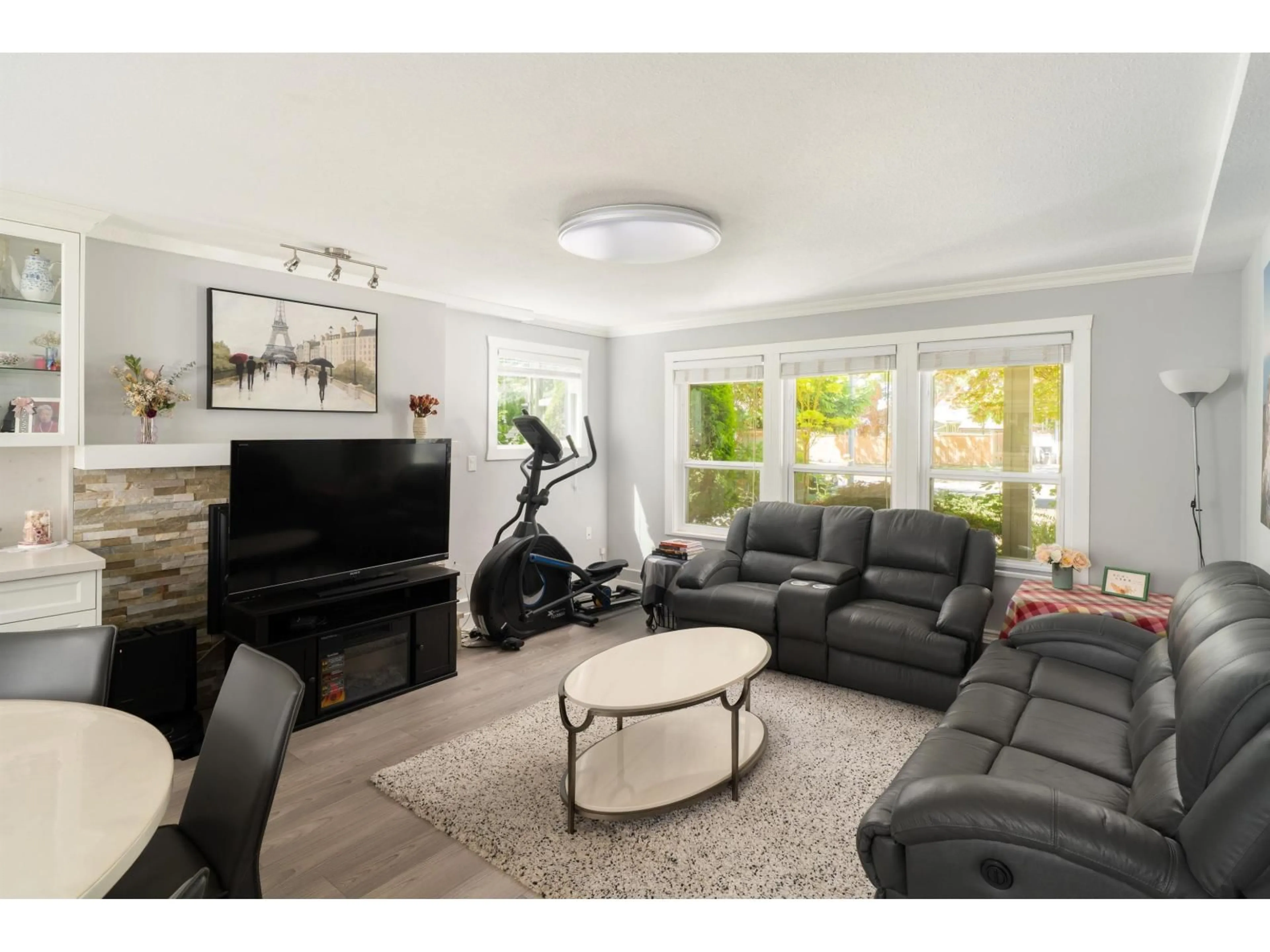 Living room with furniture, unknown for 1722 145A STREET, Surrey British Columbia V4A5T9