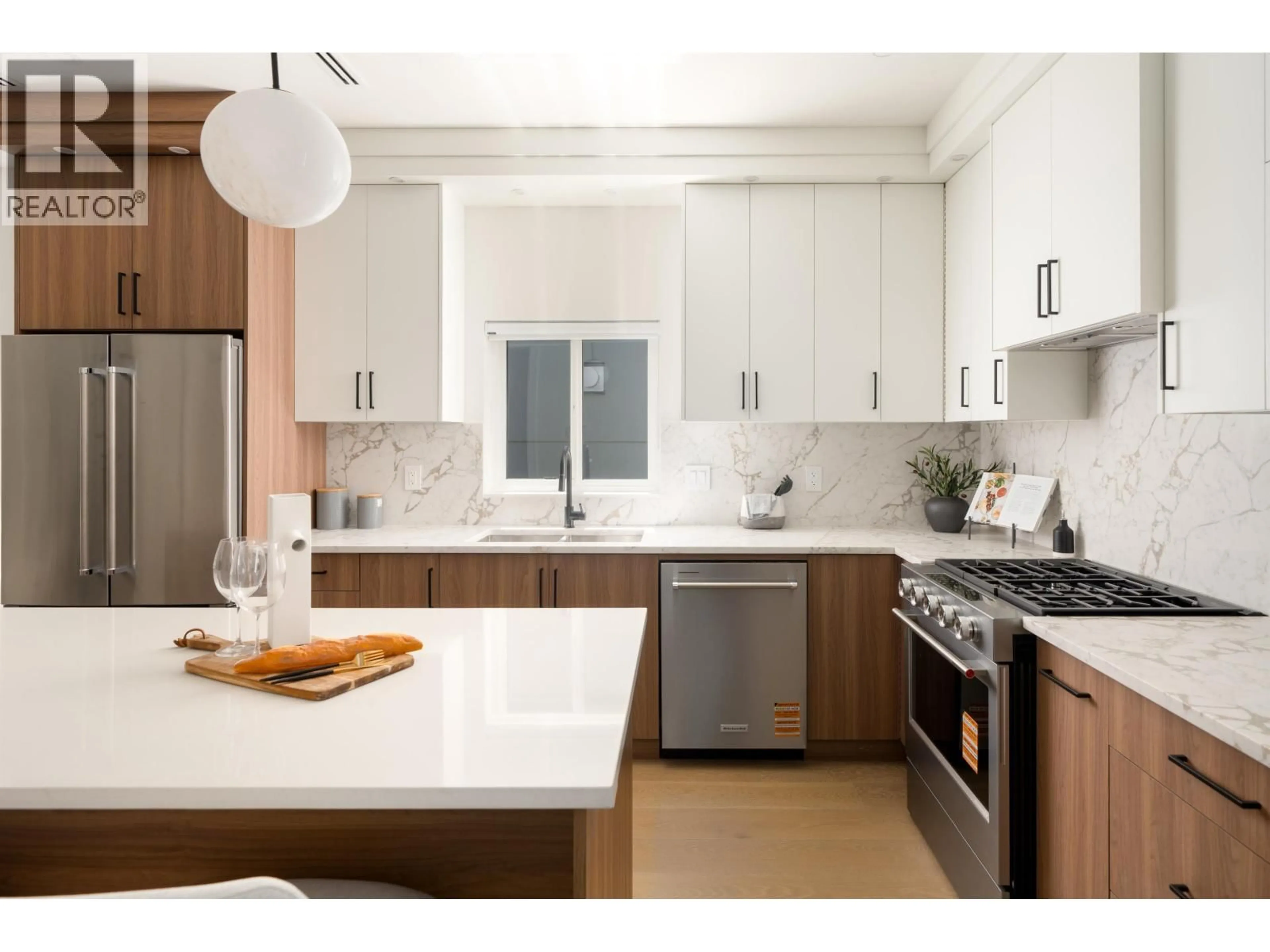 Contemporary kitchen, unknown for 2 - 6176 ELGIN AVENUE, Burnaby British Columbia V5H3S4