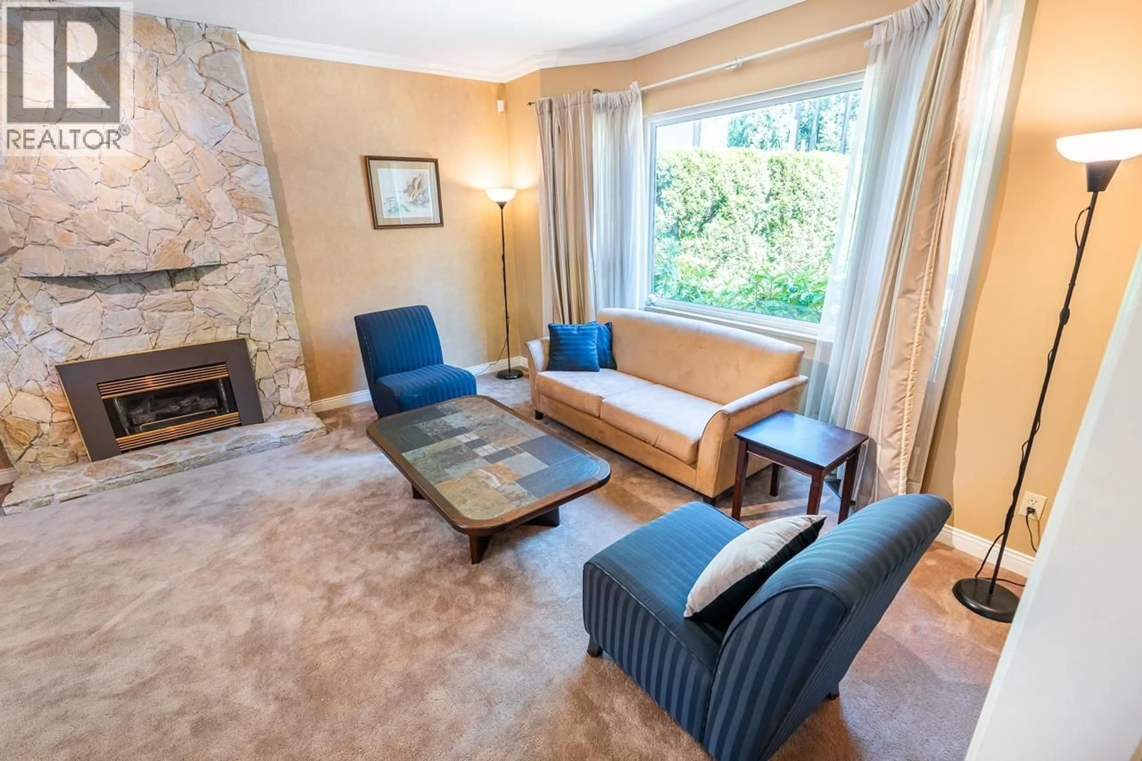 Living room with furniture, carpet floor for 382 BALFOUR DRIVE, Coquitlam British Columbia V3K6C5