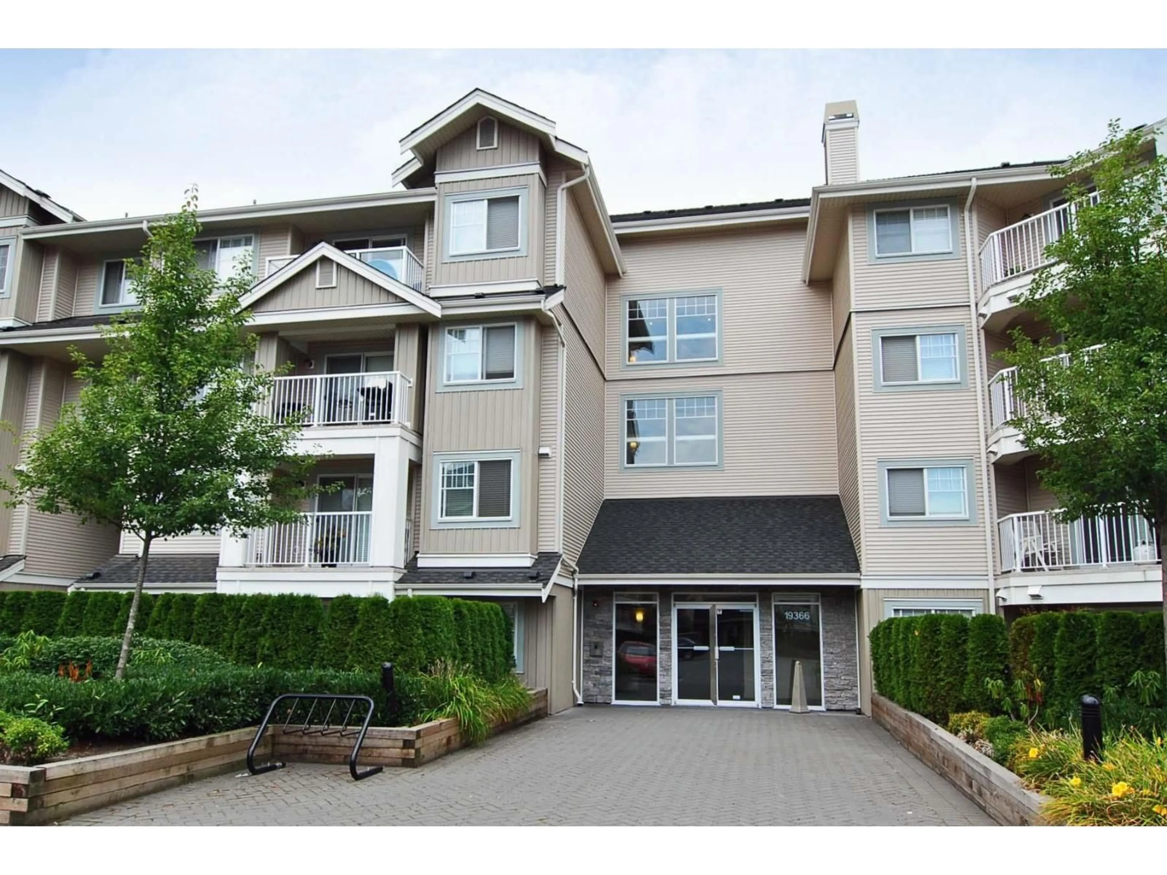 Unknown for 406 - 19366 65 AVENUE, Surrey British Columbia V4N5S1