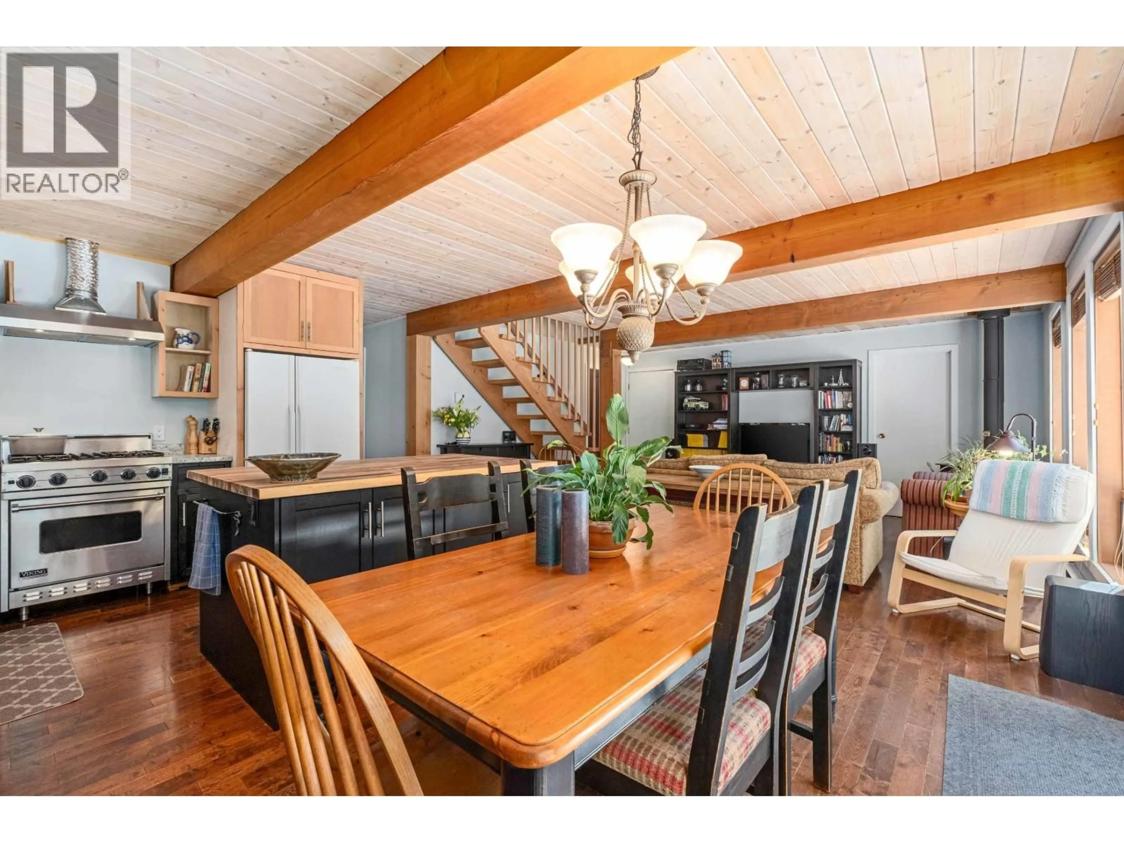 Open concept kitchen, wood/laminate floor for 9270 PINETREE LANE, Whistler British Columbia V8E0G5