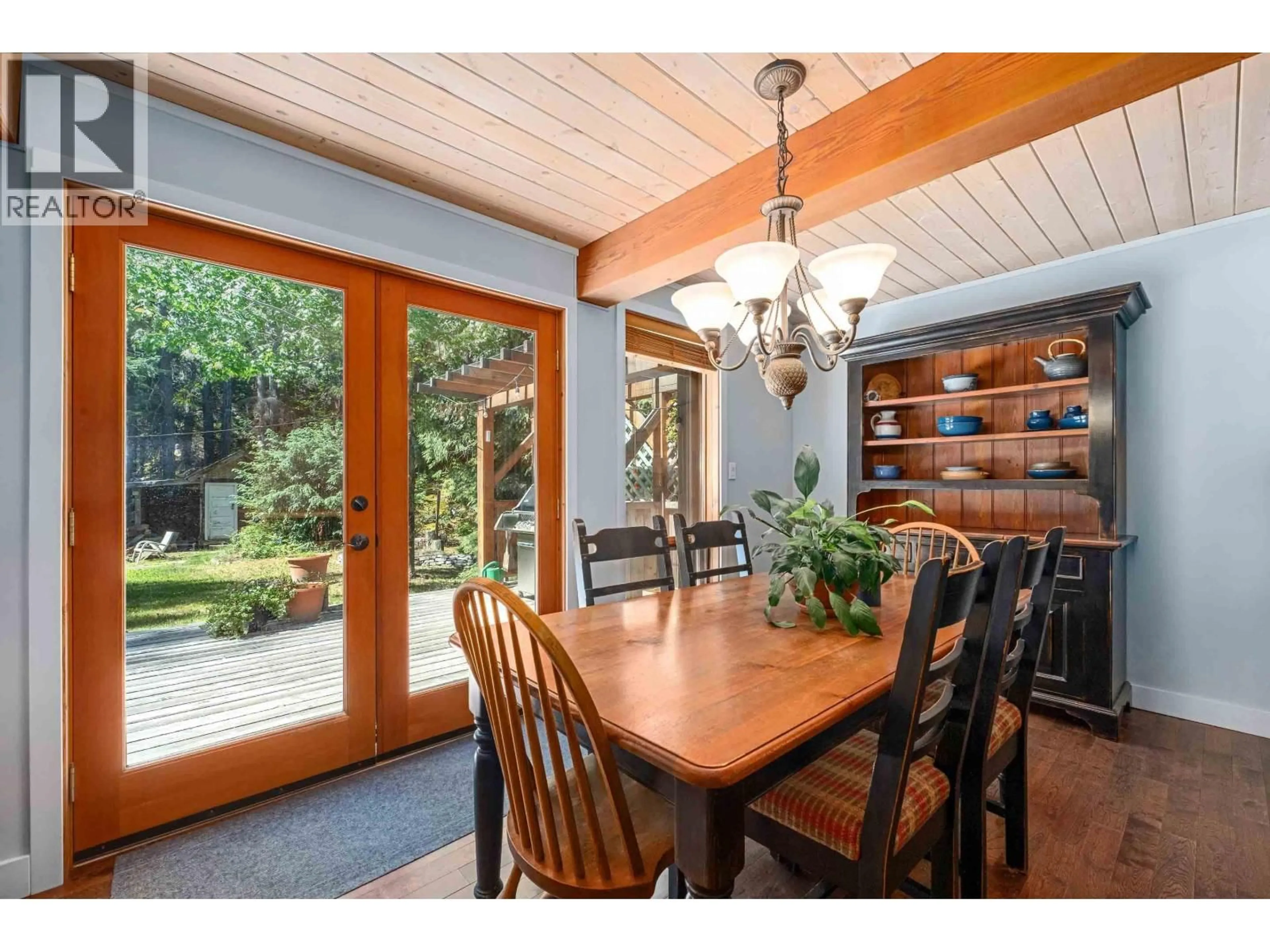 Dining room, wood/laminate floor for 9270 PINETREE LANE, Whistler British Columbia V8E0G5