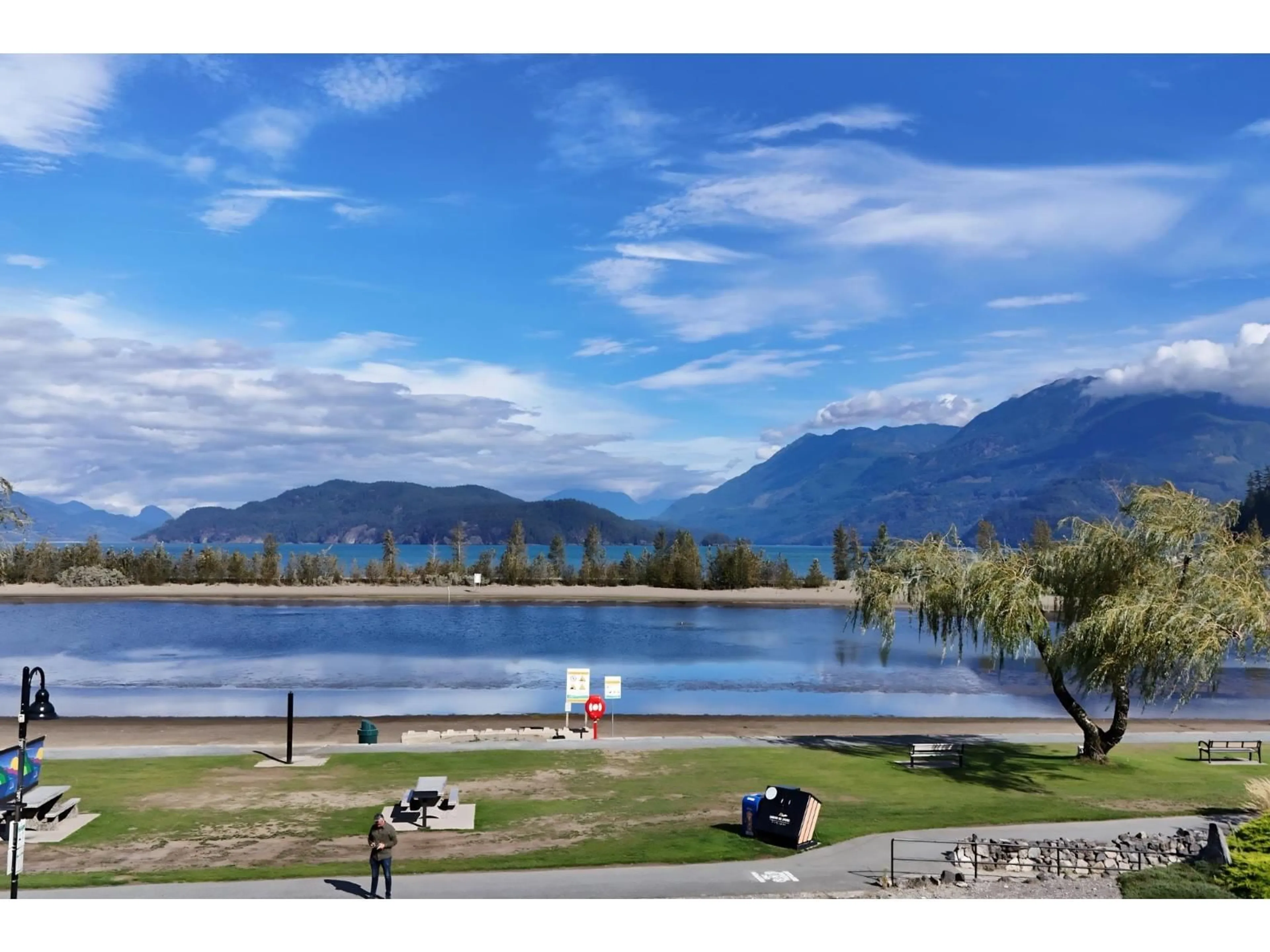 A pic from outside/outdoor area/front of a property/back of a property/a pic from drone, water/lake/river/ocean view for 320 - 378 ESPLANADE AVENUE, Harrison Hot Springs British Columbia V0M1A3