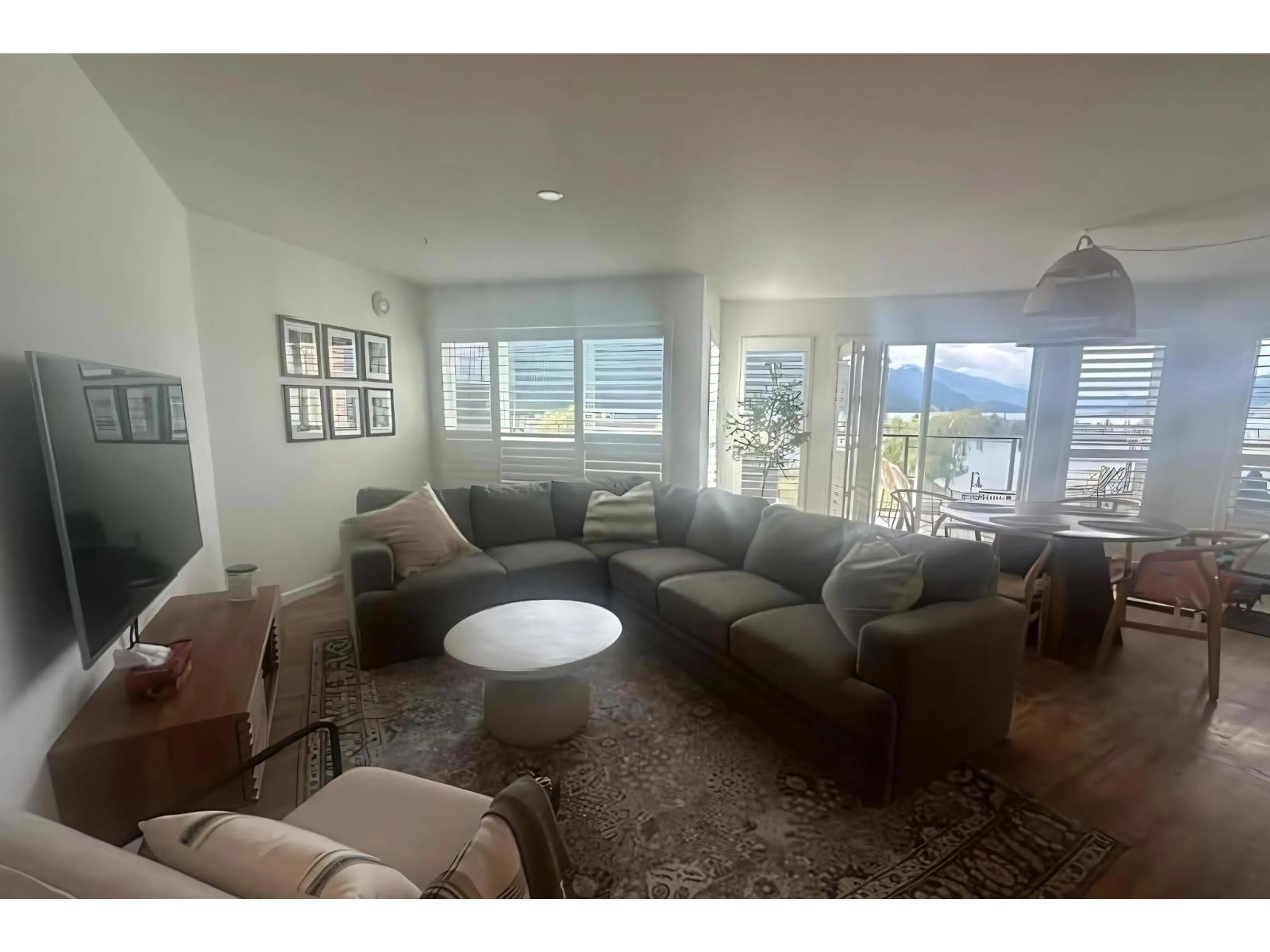 Living room with furniture, unknown for 320 - 378 ESPLANADE AVENUE, Harrison Hot Springs British Columbia V0M1A3