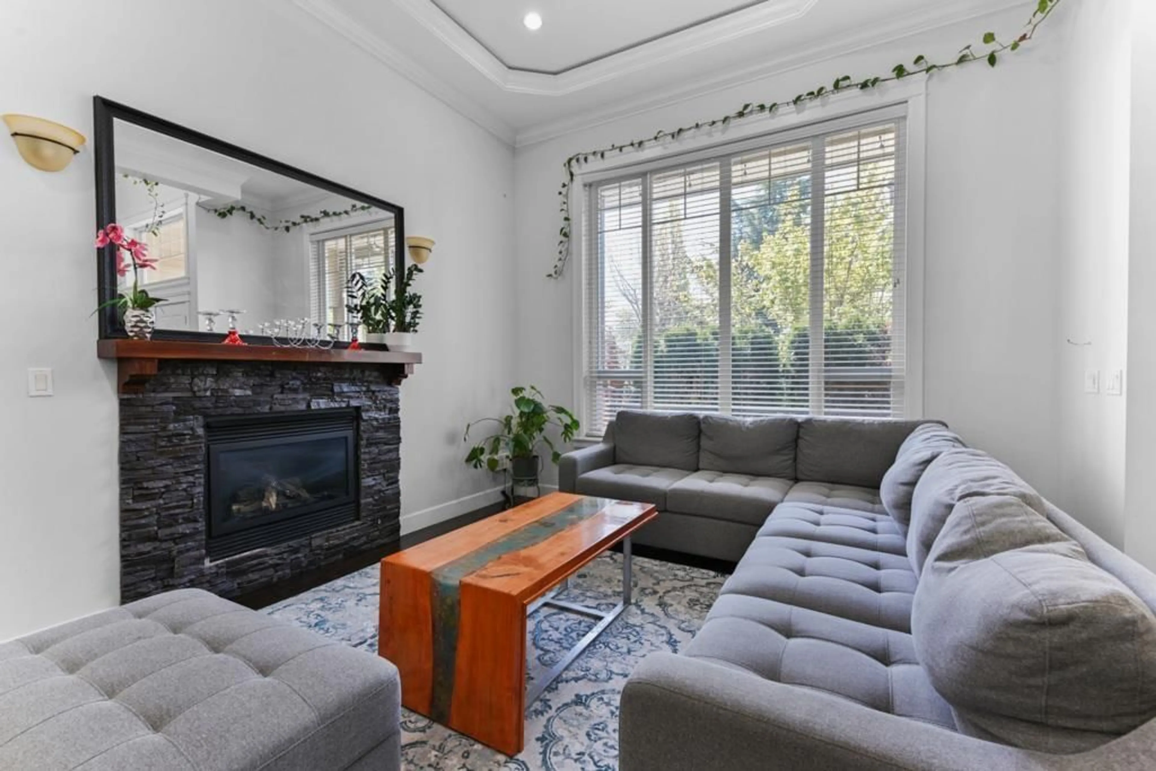Living room with furniture, unknown for 17371 64 AVENUE, Surrey British Columbia V3S1Y8