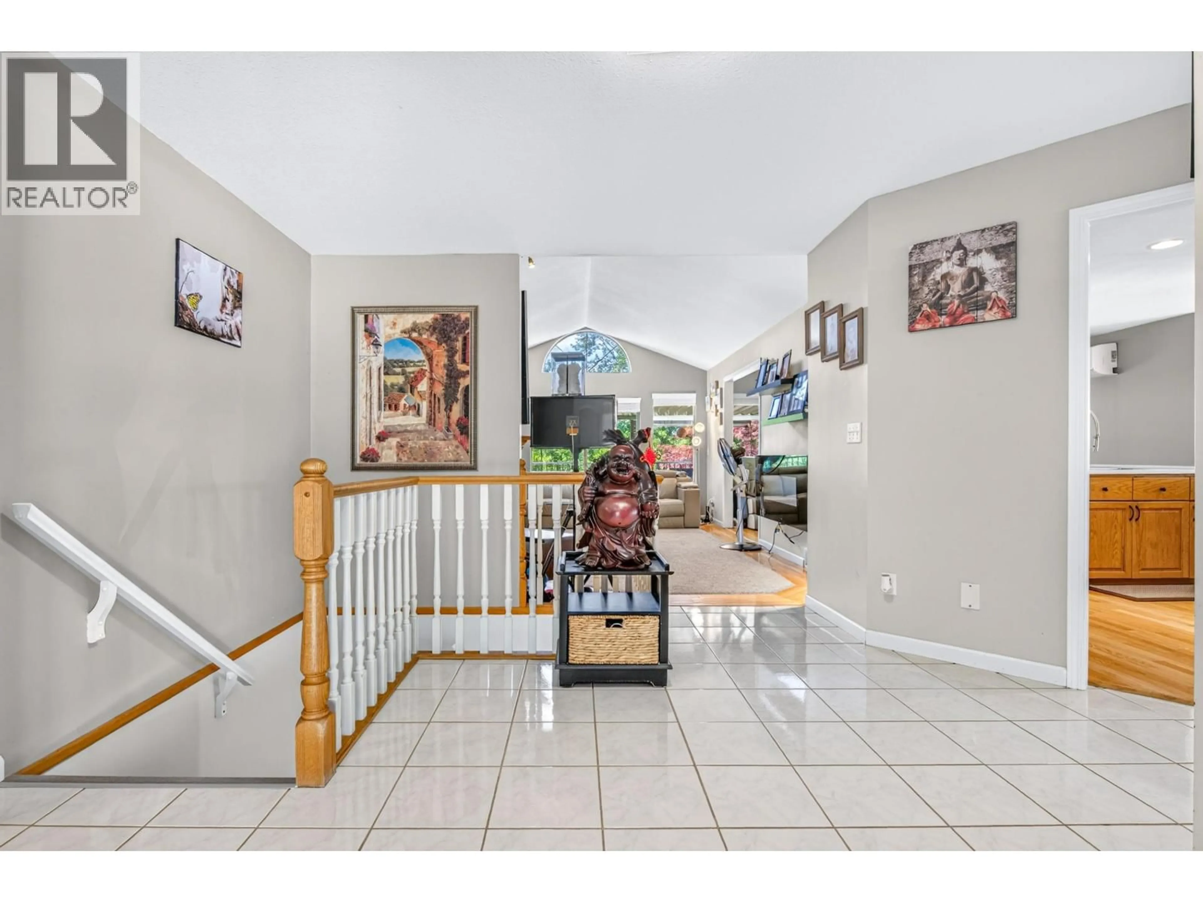Indoor foyer for 12753 261 STREET, Maple Ridge British Columbia V2W1C3