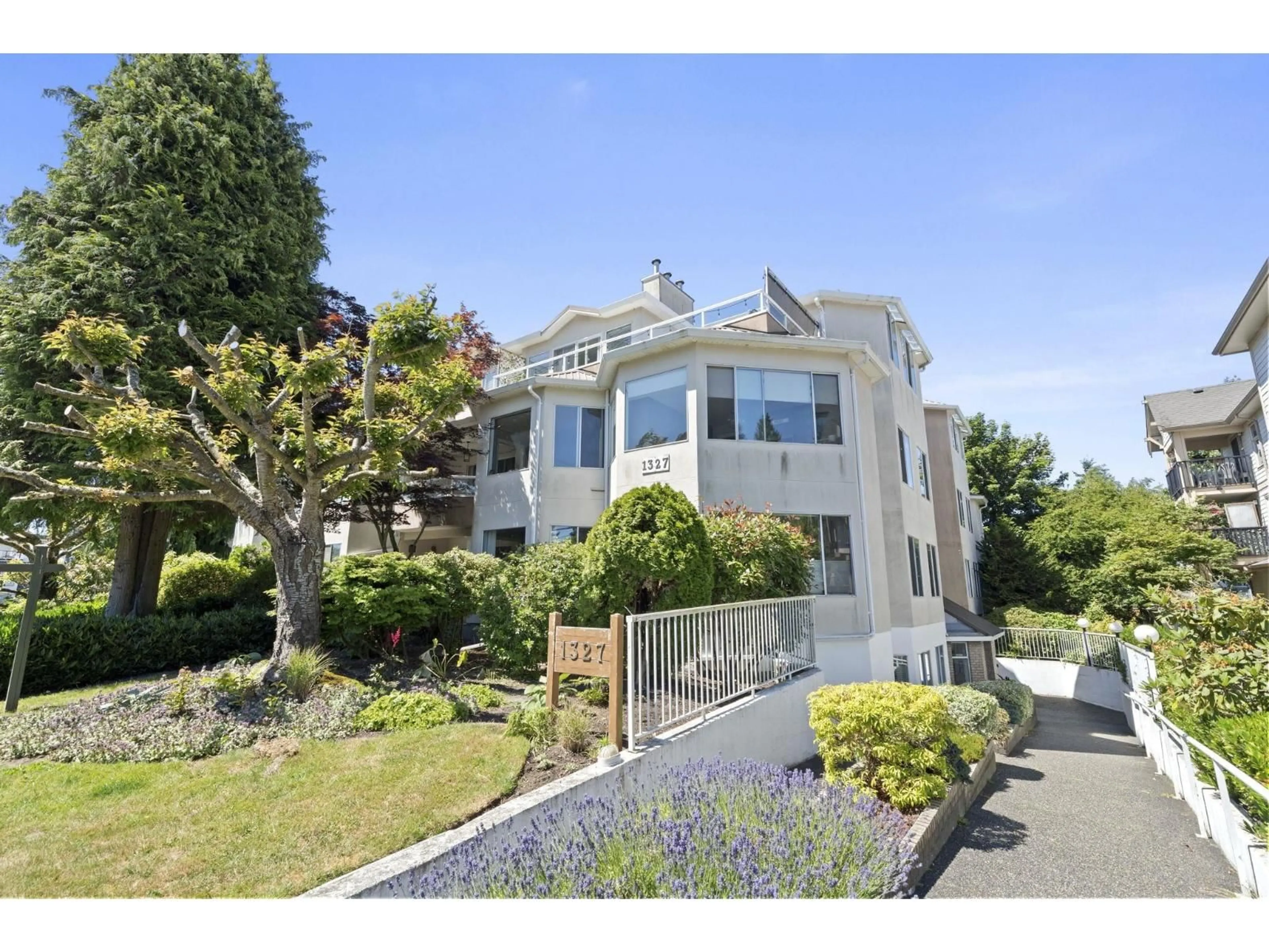 Unknown for 203 - 1327 BEST STREET, White Rock British Columbia V4B4E3
