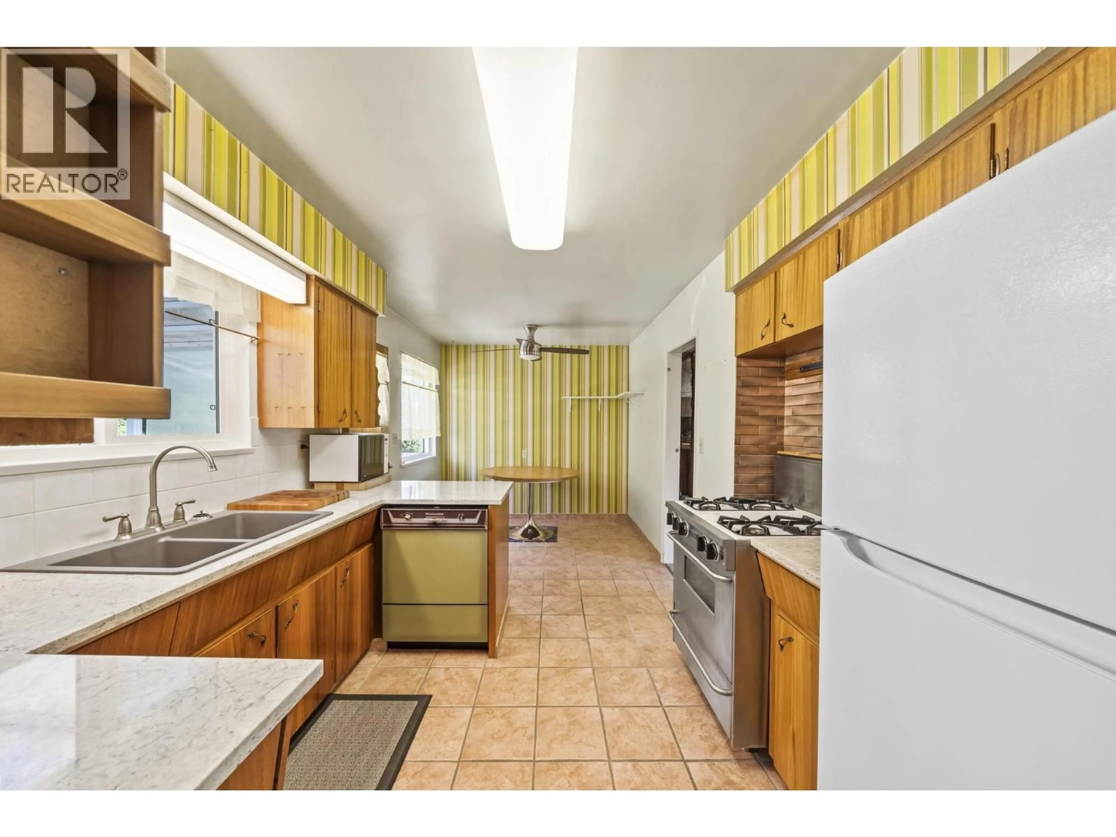 Standard kitchen, unknown for 4938 58 STREET, Delta British Columbia V4K3H5
