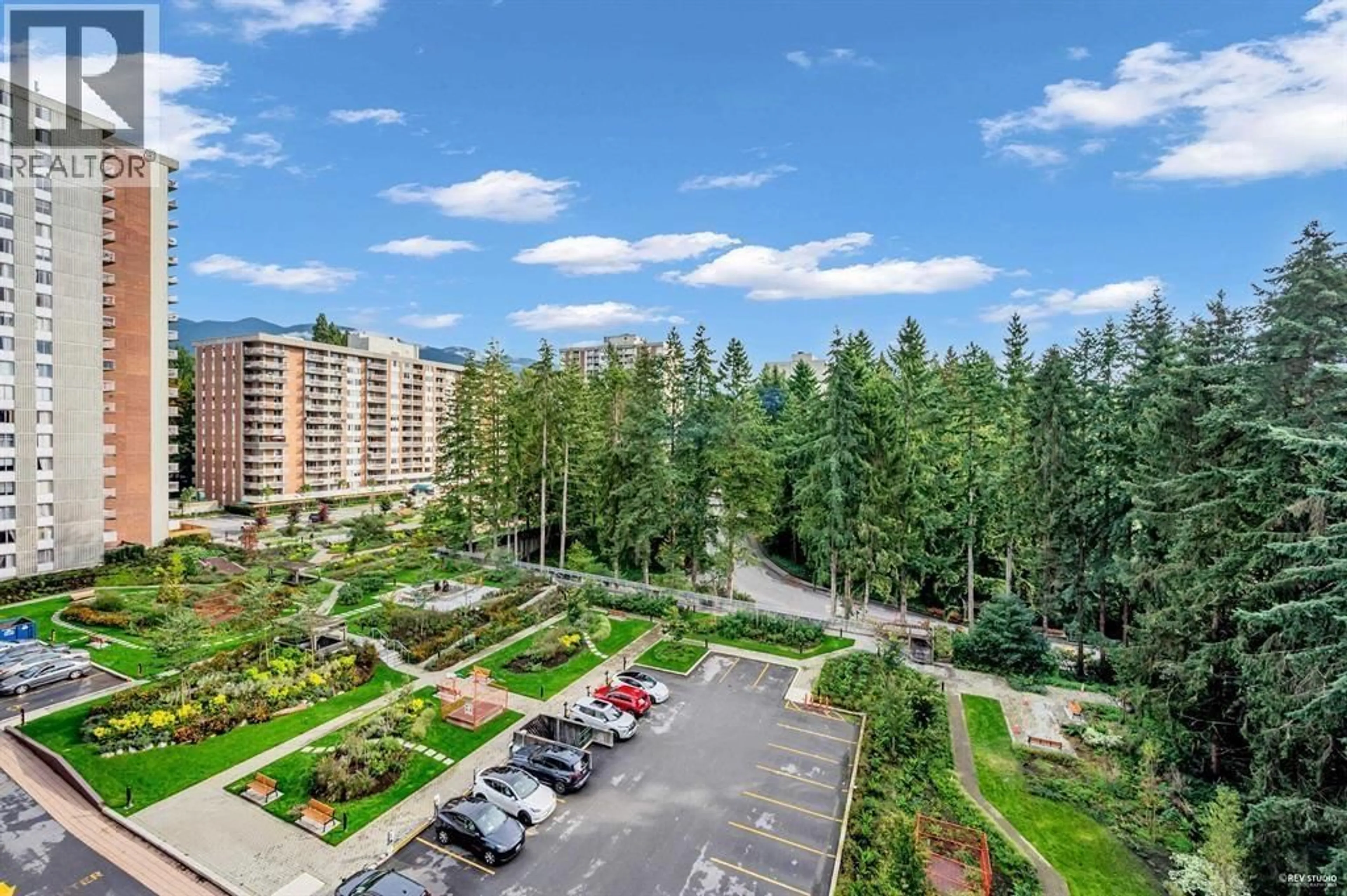 A pic from outside/outdoor area/front of a property/back of a property/a pic from drone, unknown for 702 - 2024 FULLERTON AVENUE, North Vancouver British Columbia V7P3G4