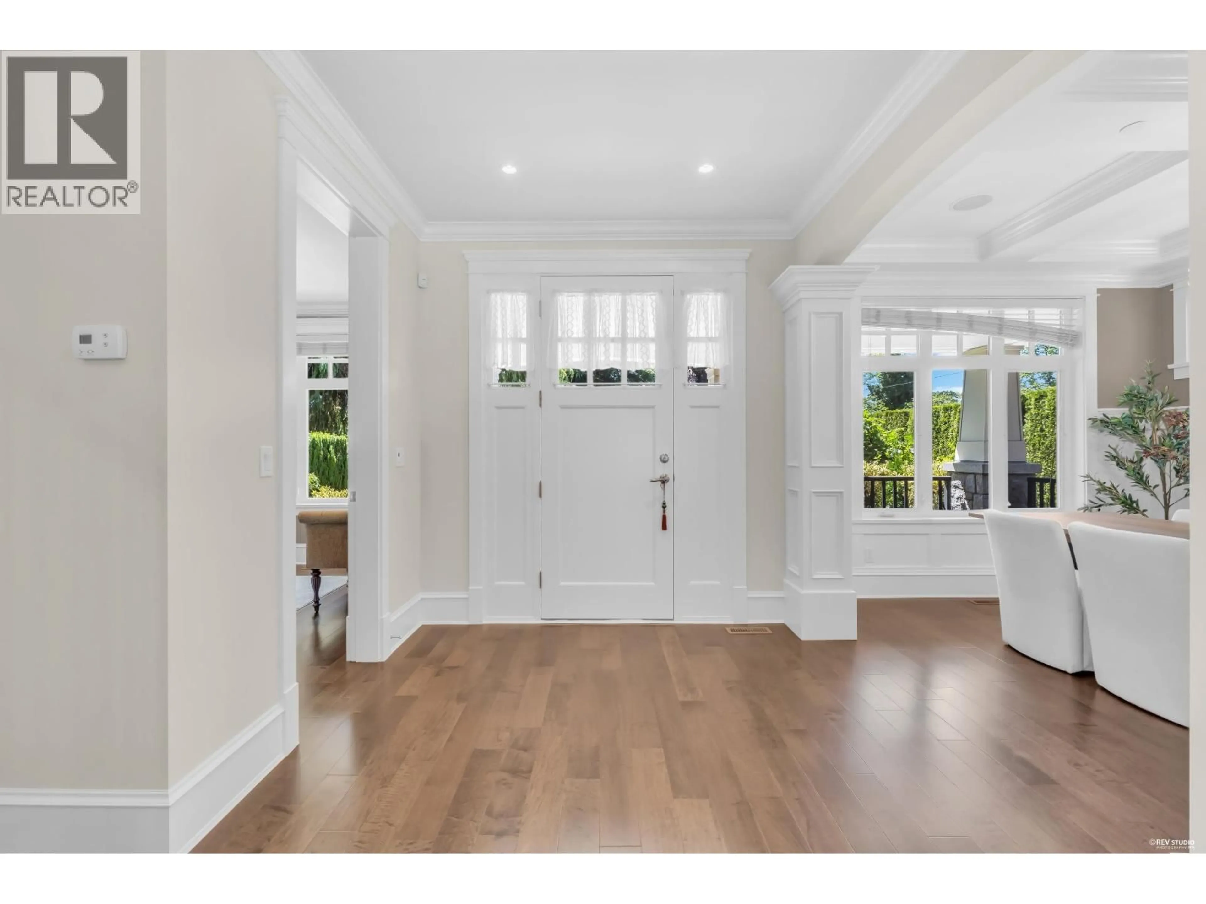 Indoor entryway for 2213 JEFFERSON AVENUE, West Vancouver British Columbia V7V2A9