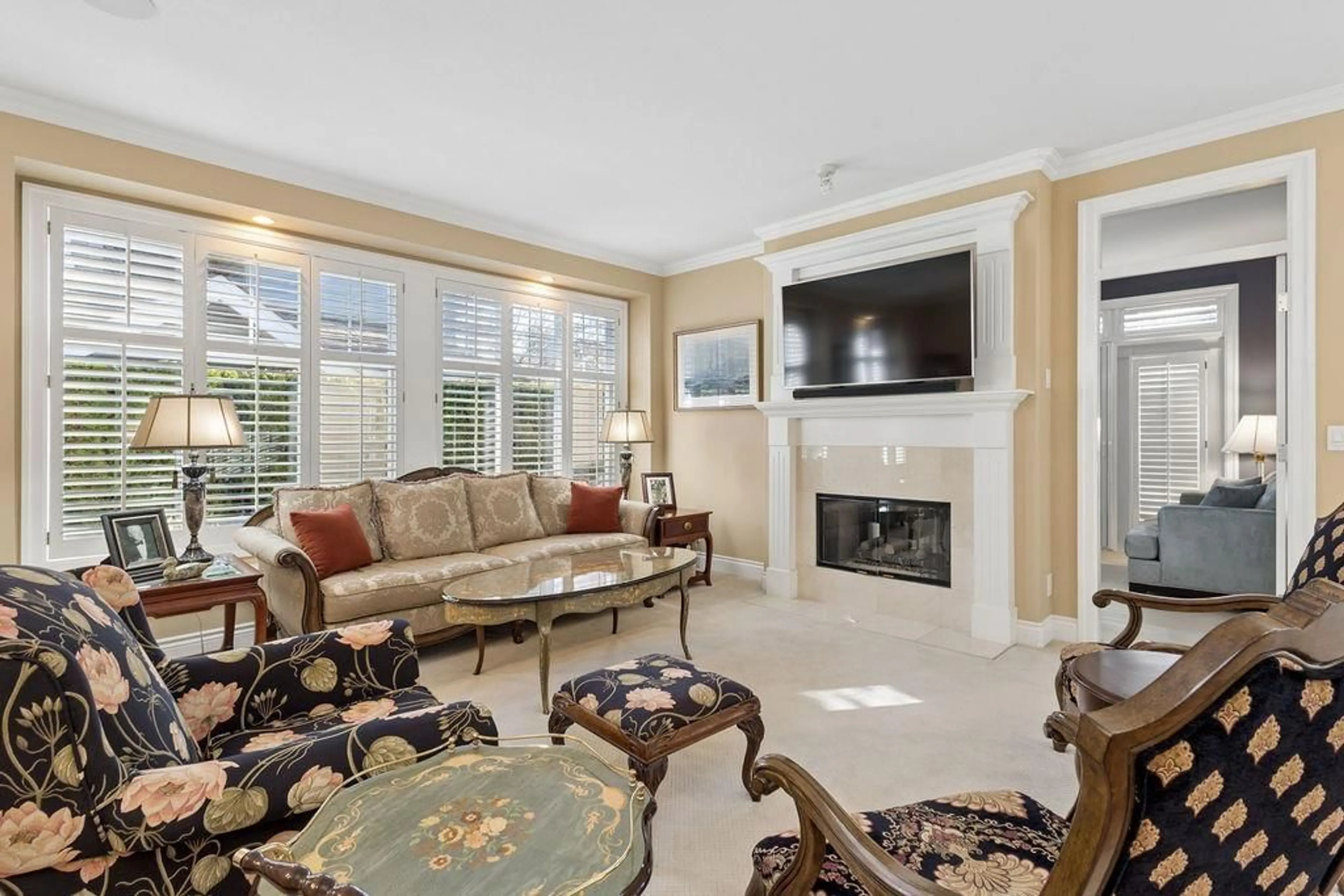 Living room with furniture, ceramic/tile floor for 19 - 15715 34 AVENUE, Surrey British Columbia V3S0J6
