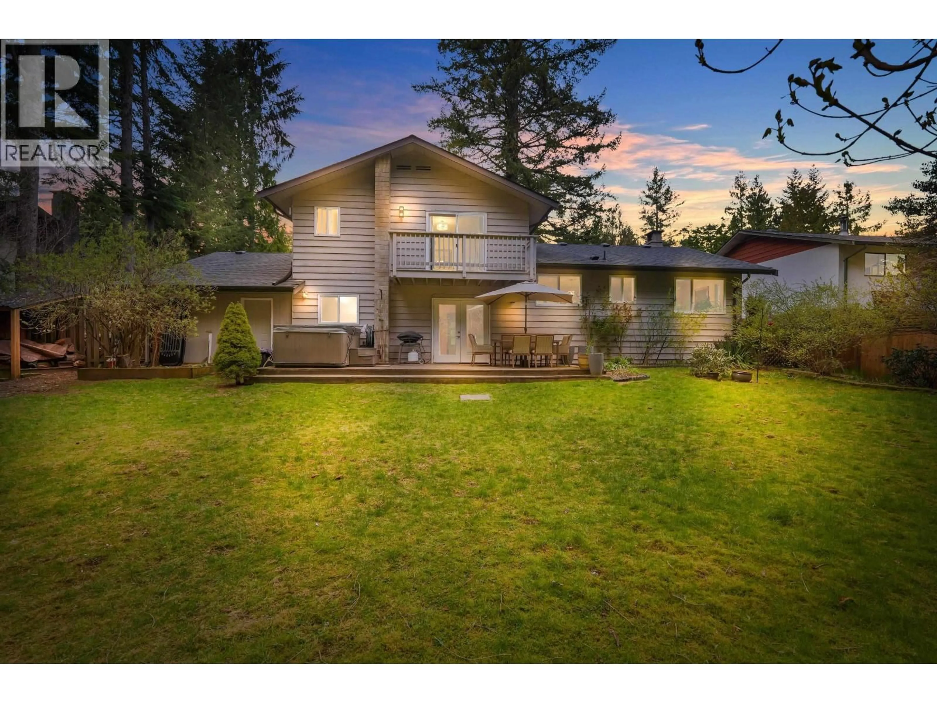 A pic from outside/outdoor area/front of a property/back of a property/a pic from drone, unknown for 2572 THE BOULEVARD, Squamish British Columbia V0N1T0