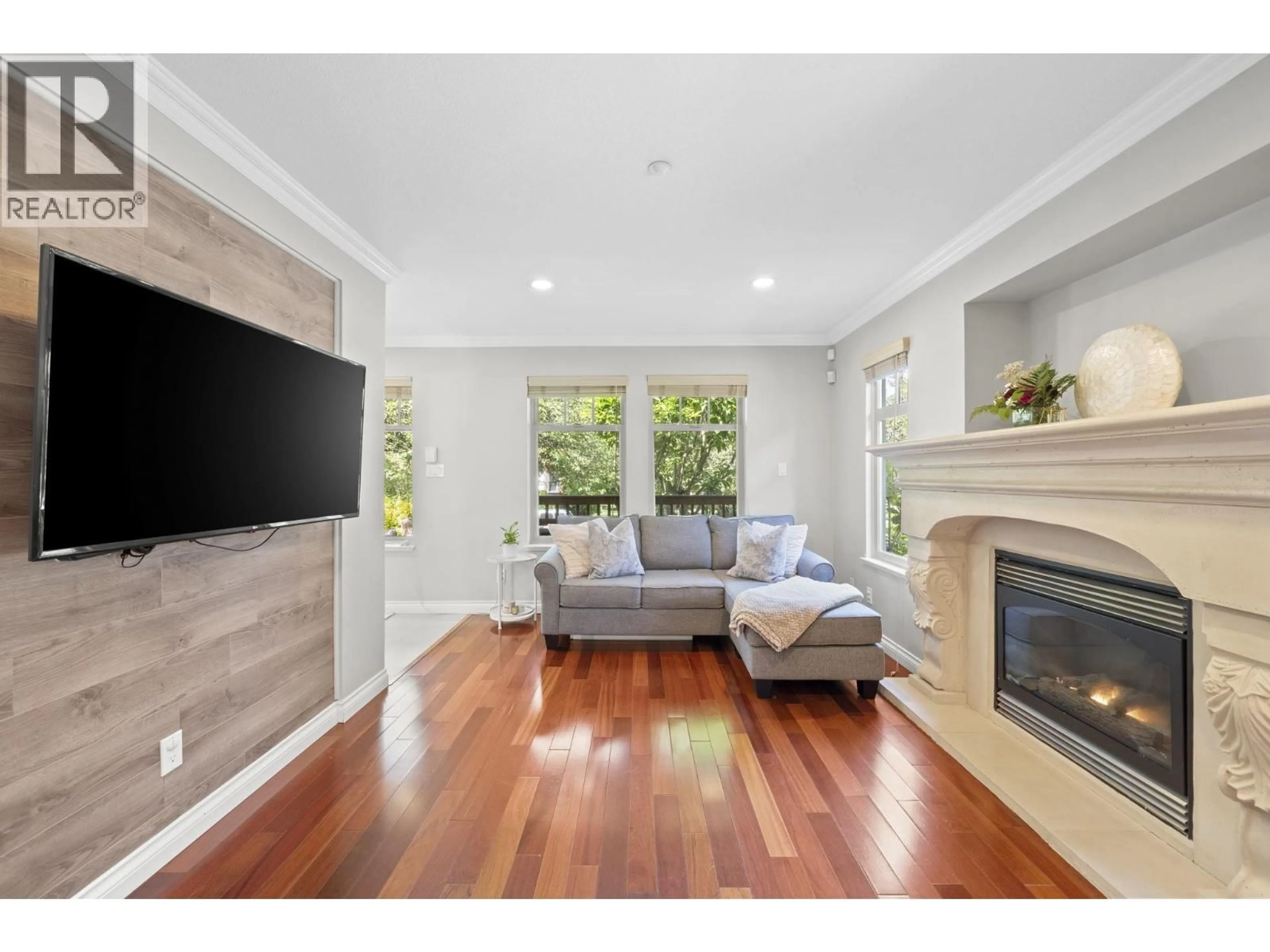 Living room with furniture, wood/laminate floor for 1252 11TH AVENUE, Vancouver British Columbia V5T2G3
