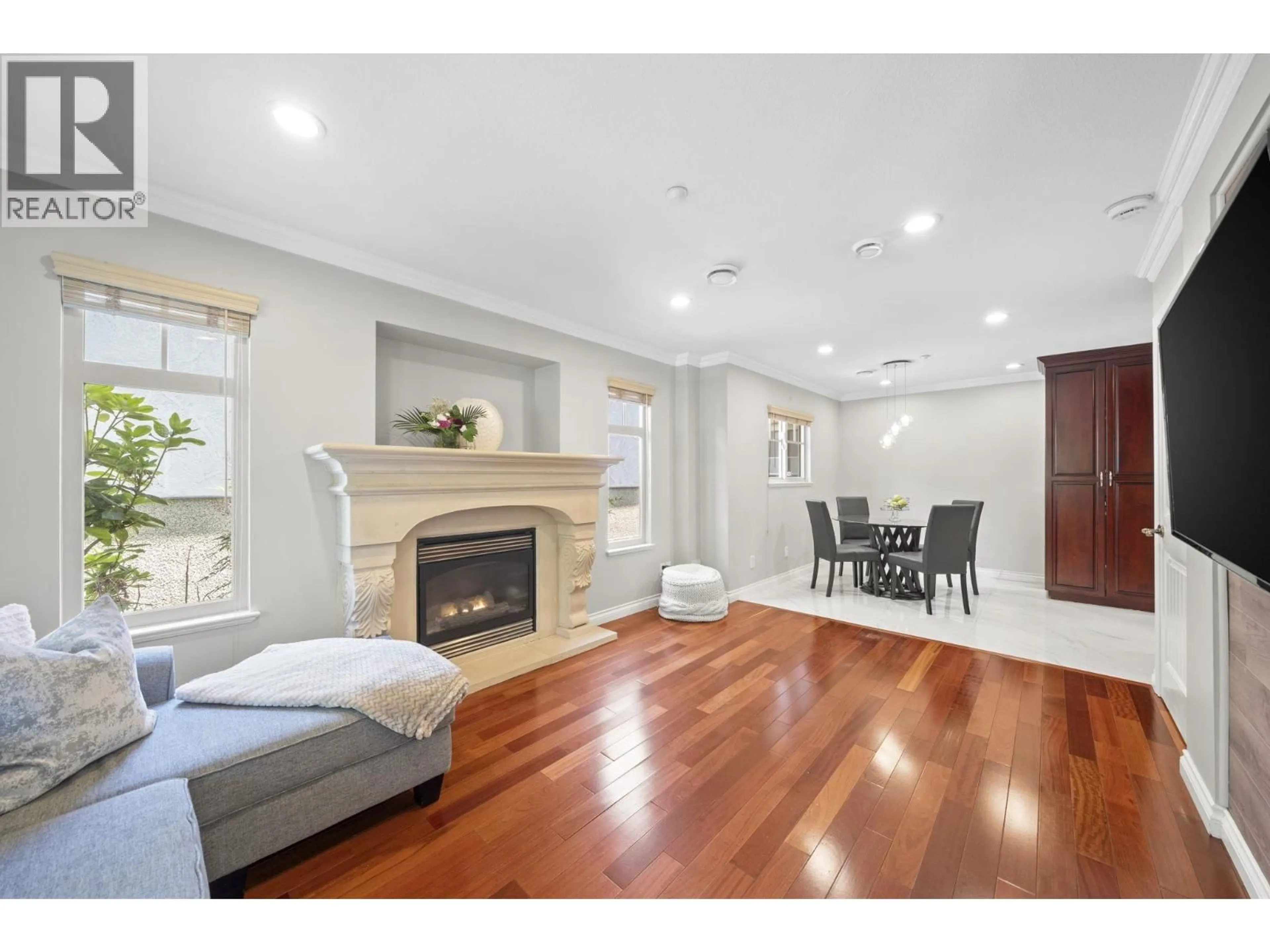 Living room with furniture, wood/laminate floor for 1252 11TH AVENUE, Vancouver British Columbia V5T2G3