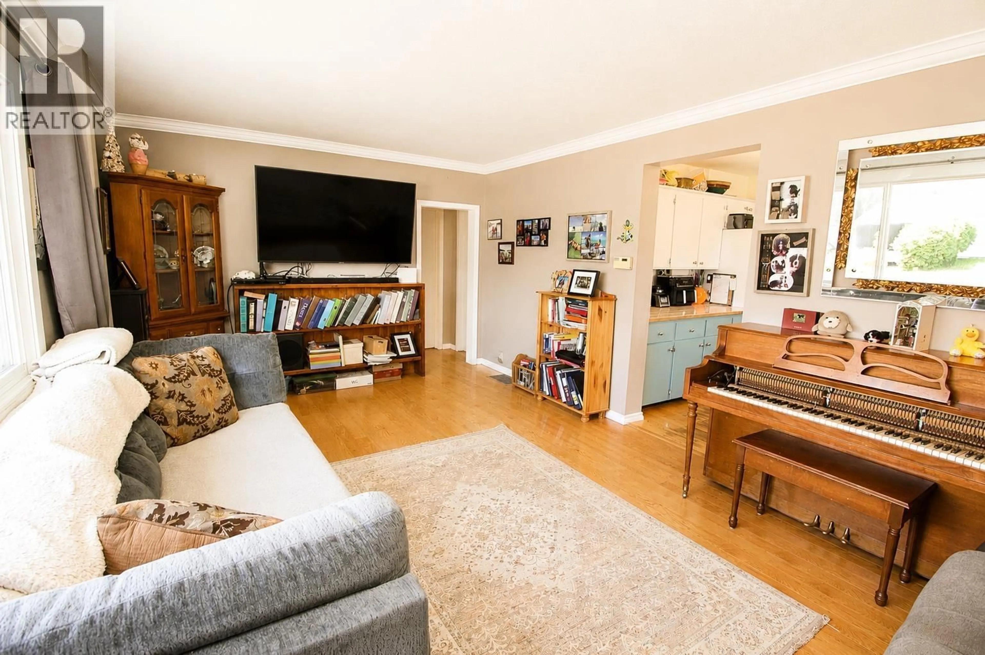 Living room with furniture, wood/laminate floor for 2585 DOMINION AVENUE, Houston British Columbia V0J1Z2