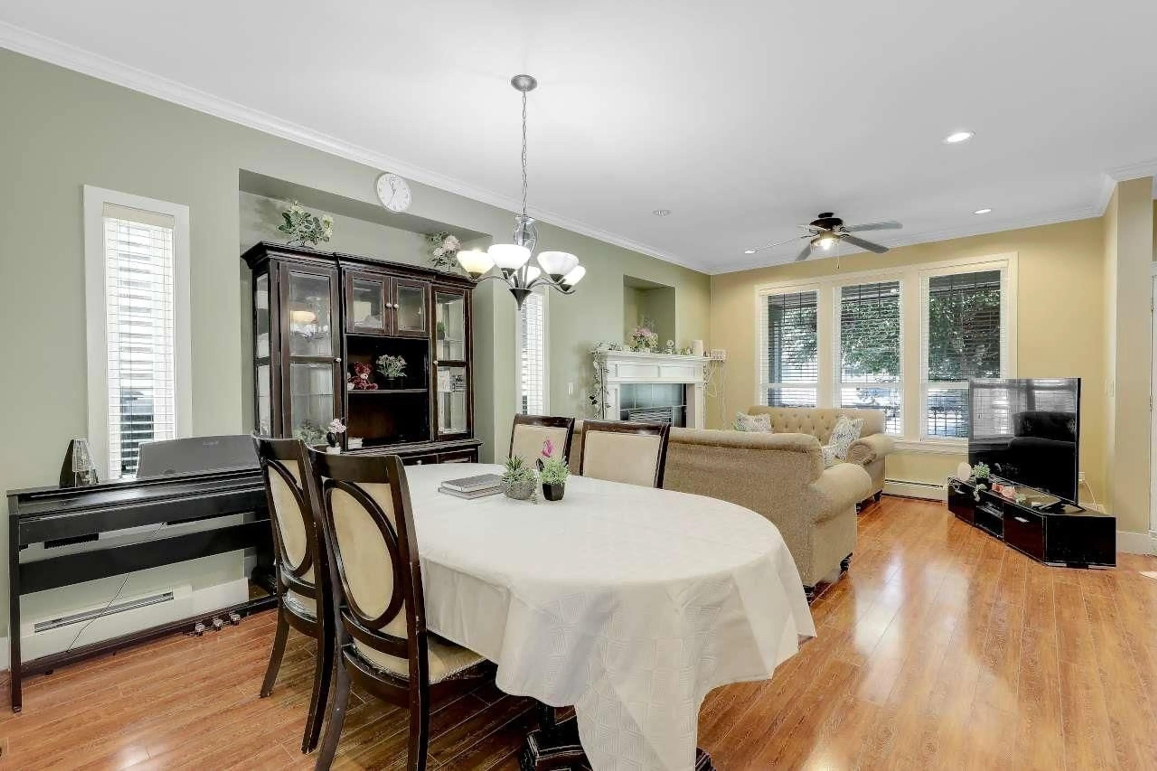Dining room, unknown for 13542 80A AVENUE, Surrey British Columbia V3W8A6