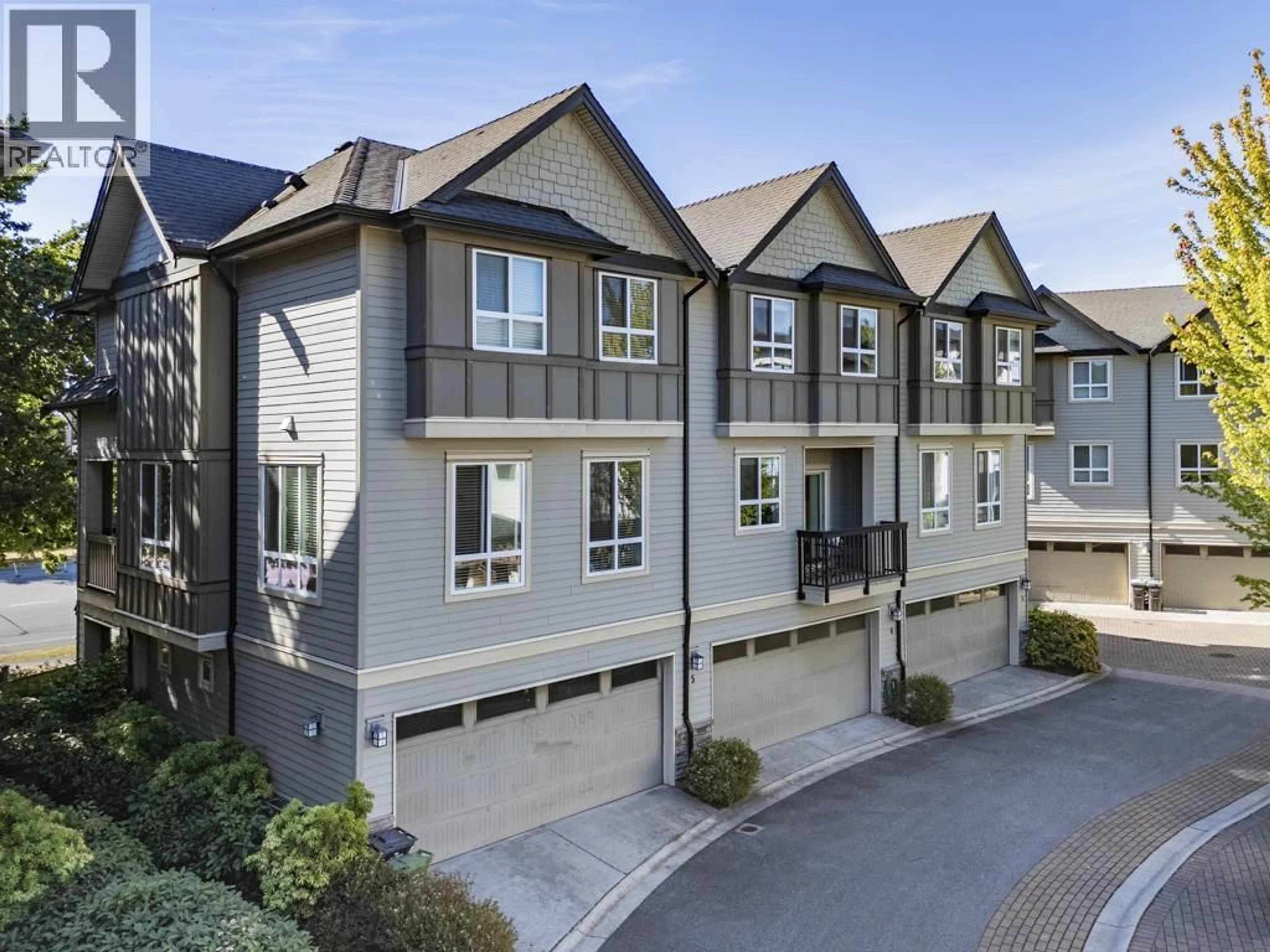 A pic from outside/outdoor area/front of a property/back of a property/a pic from drone, street for 4 - 7140 RAILWAY AVENUE, Richmond British Columbia V7C3J8