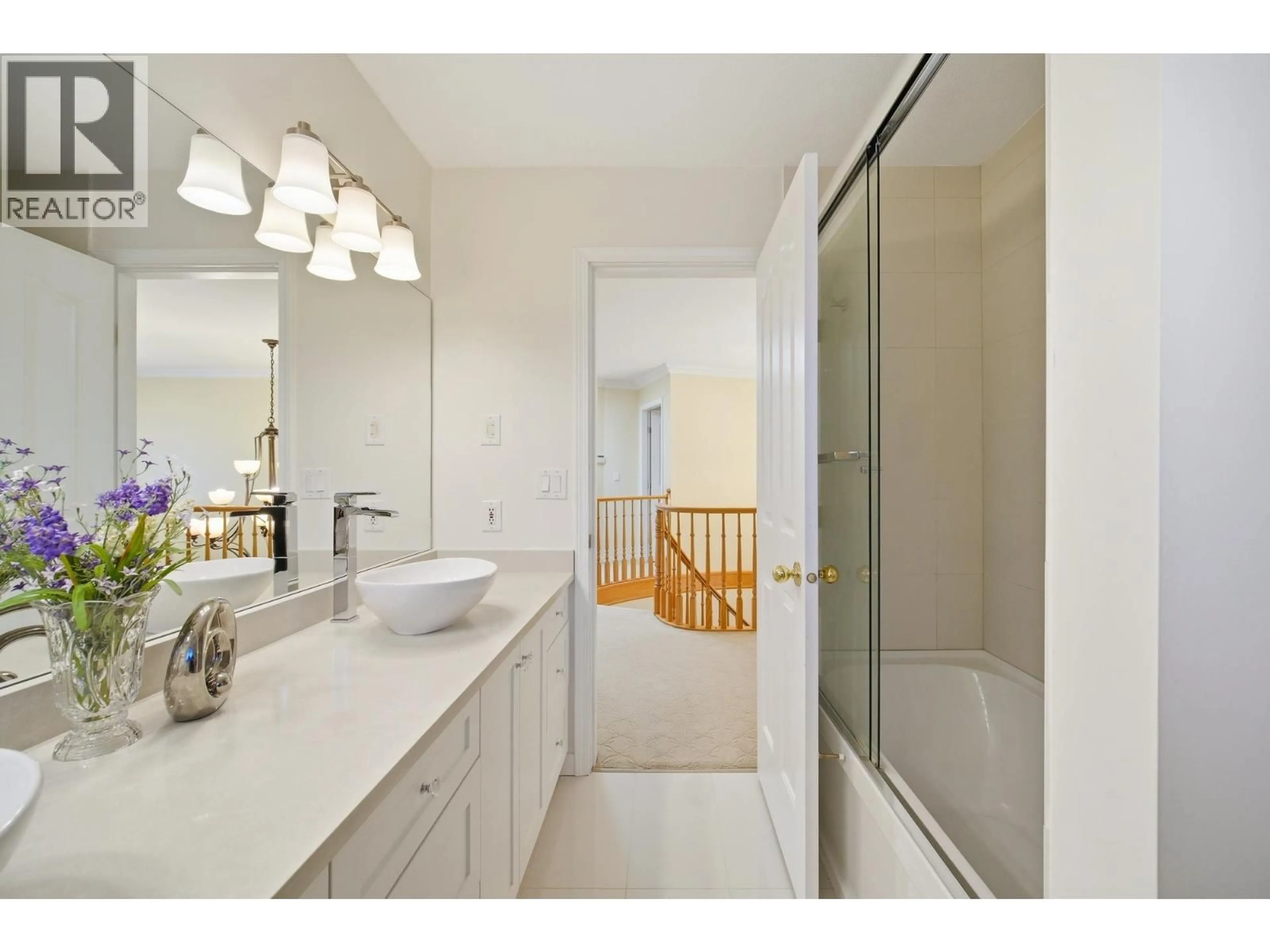 Standard bathroom, ceramic/tile floor for 9113 BRIAR ROAD, Burnaby British Columbia V3N4W8