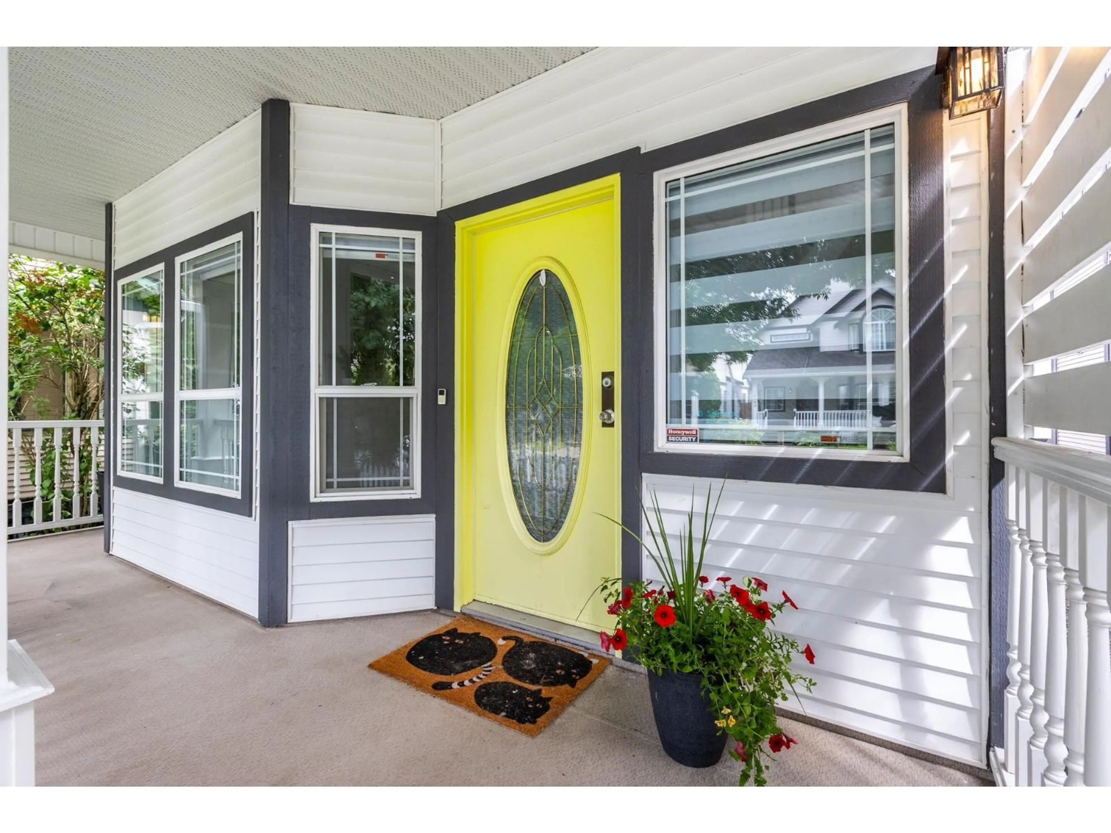 Indoor entryway for 18485 66 AVENUE, Surrey British Columbia V3S8V6