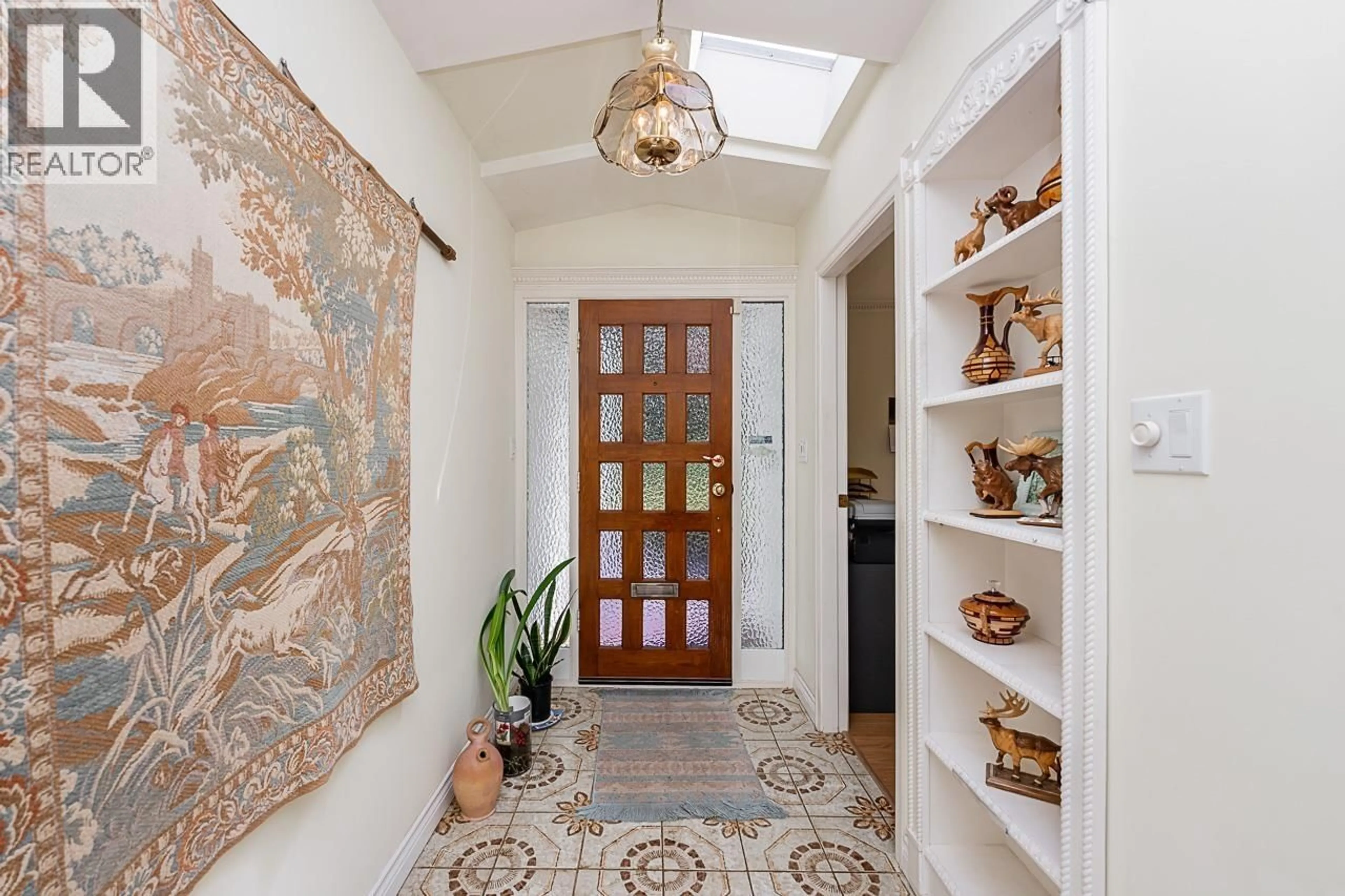 Indoor entryway for 1110 HANDSWORTH ROAD, North Vancouver British Columbia V7R2A8